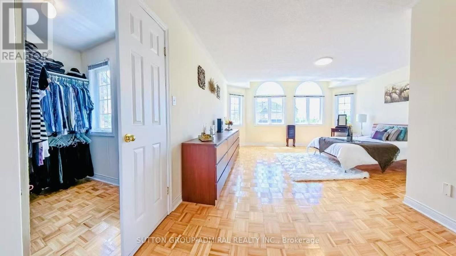 98 HOLLY DRIVE Image 21