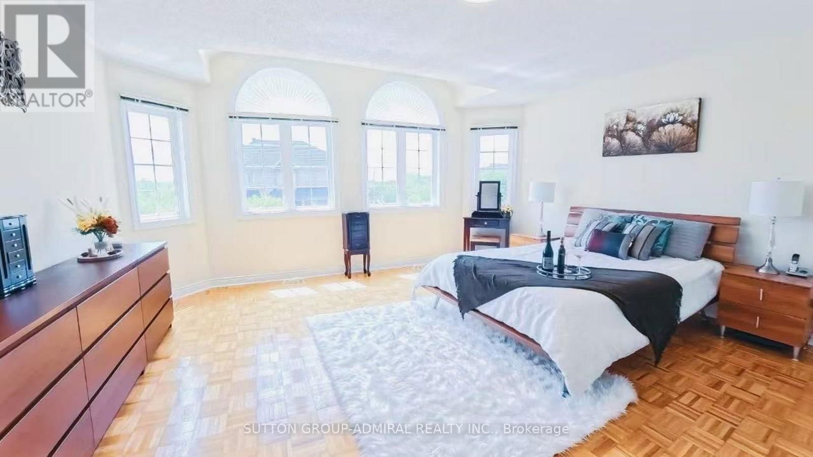 98 HOLLY DRIVE Image 22