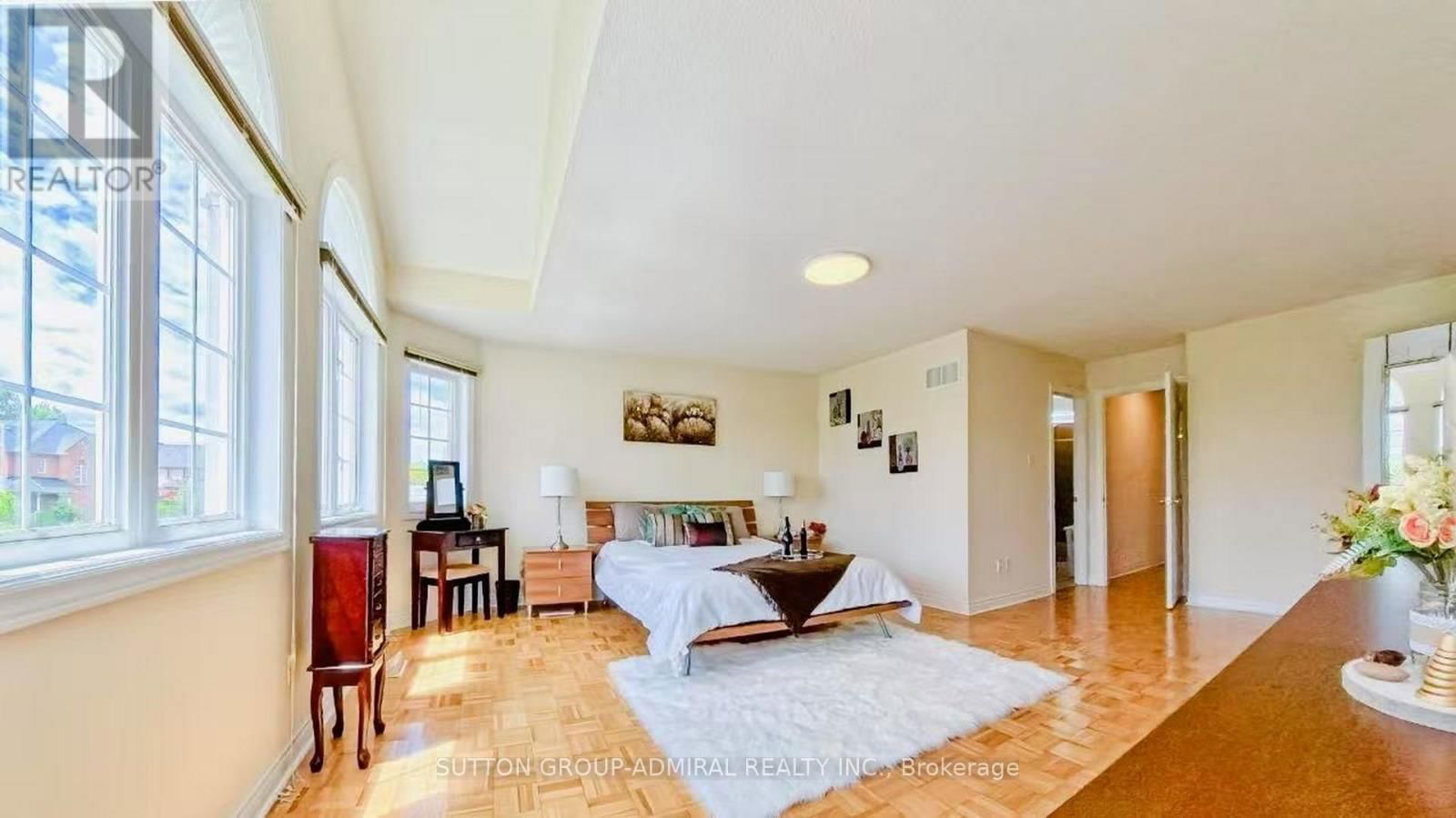 98 HOLLY DRIVE Image 23