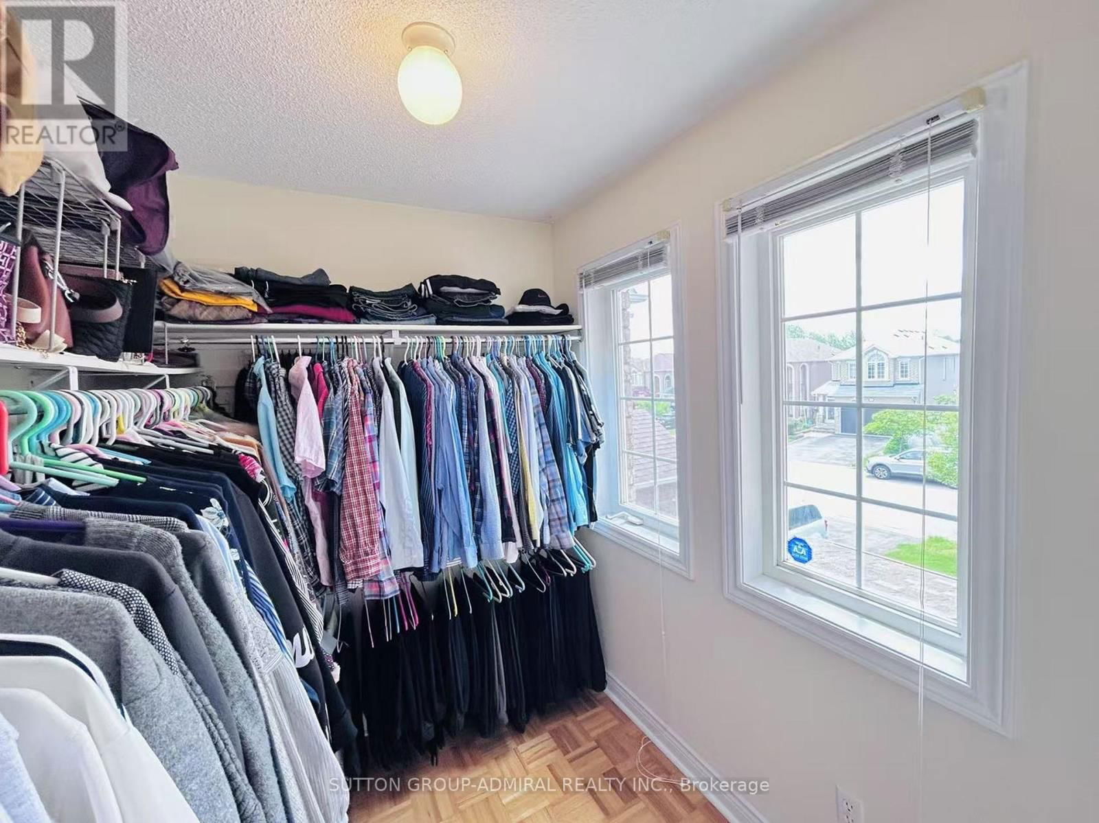 98 HOLLY DRIVE Image 24
