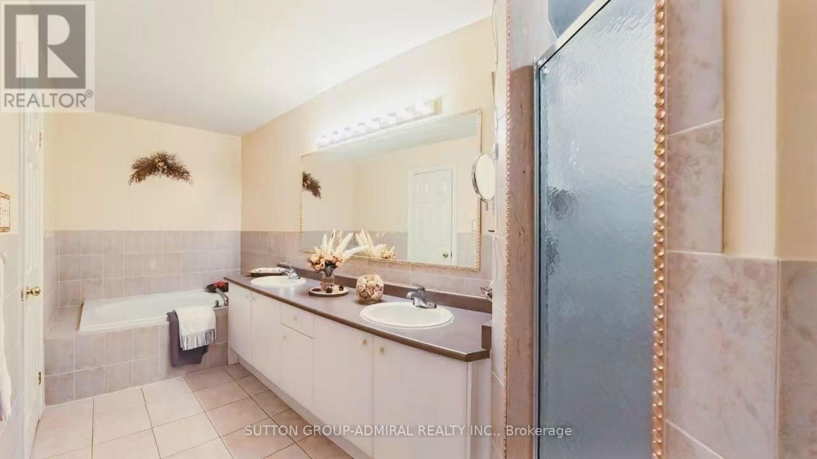 98 HOLLY DRIVE Image 25