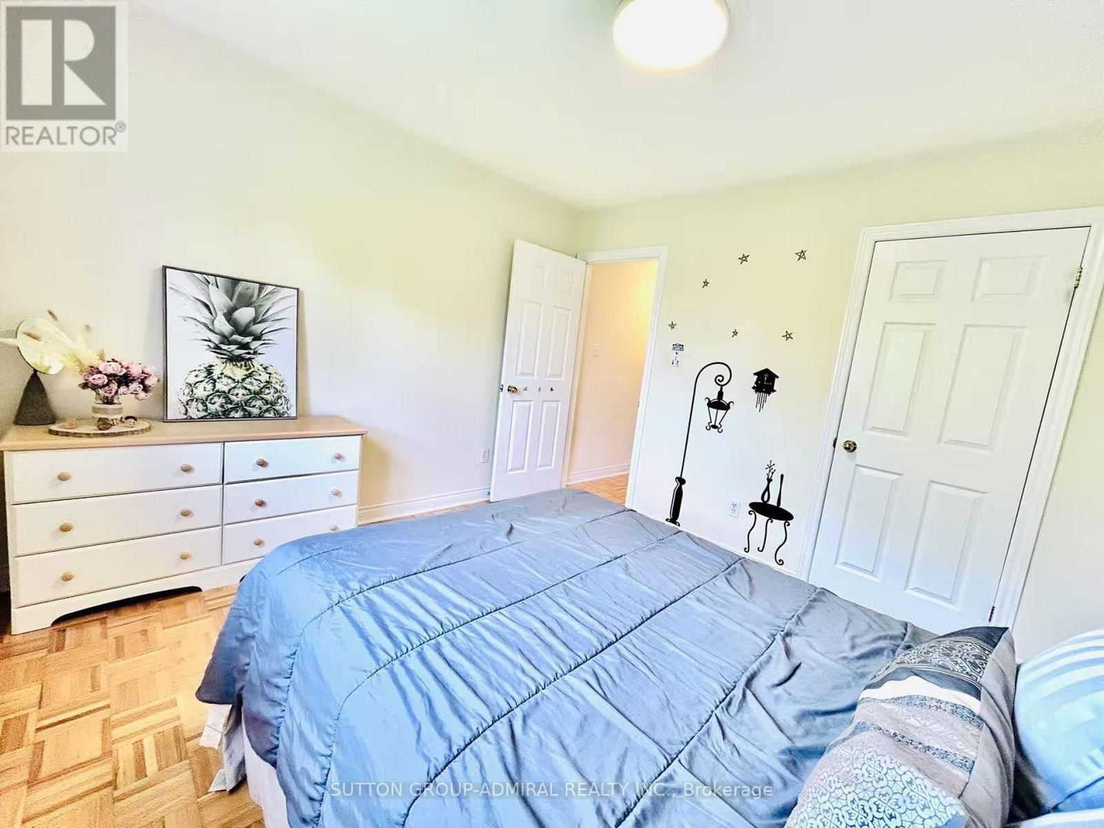 98 HOLLY DRIVE Image 30