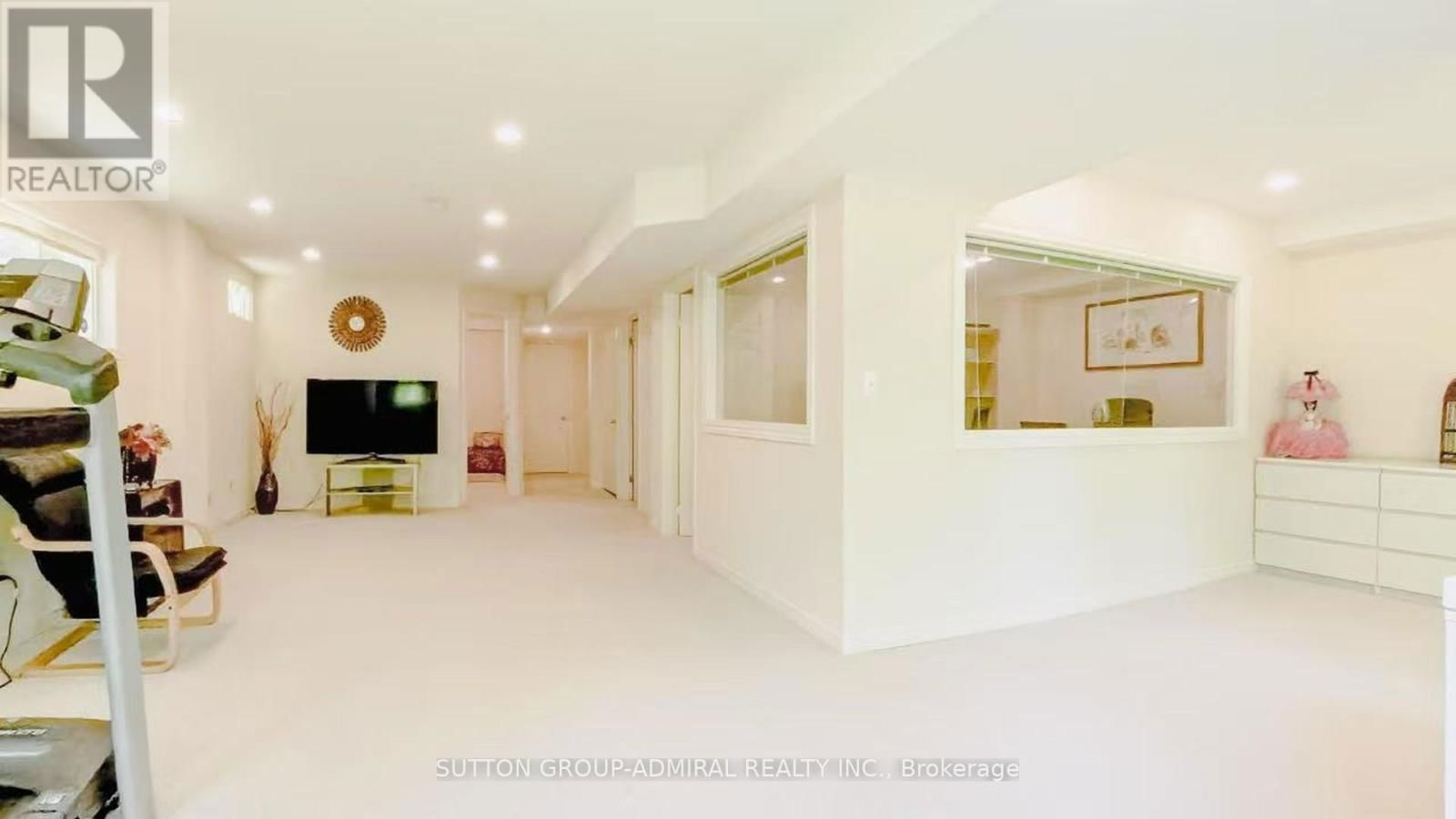 98 HOLLY DRIVE Image 34