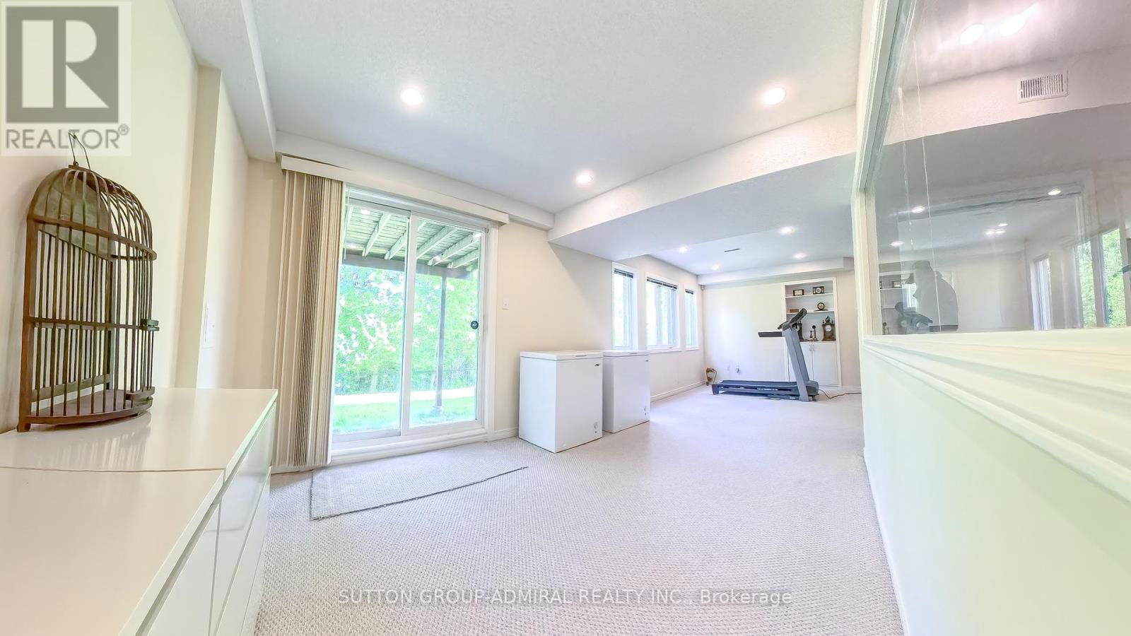 98 HOLLY DRIVE Image 35