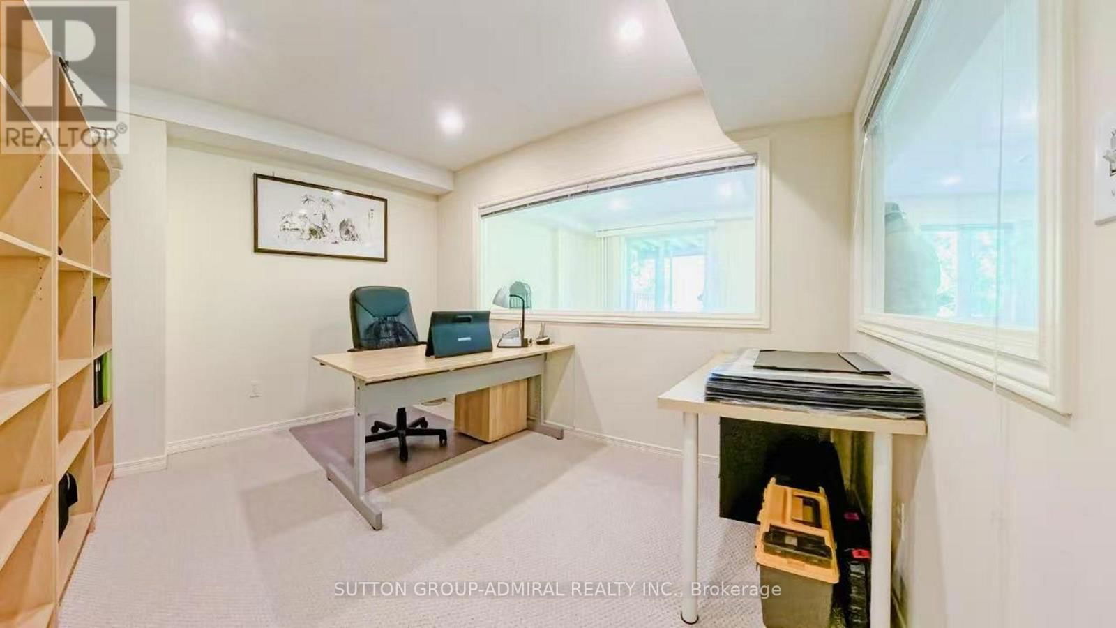 98 HOLLY DRIVE Image 36
