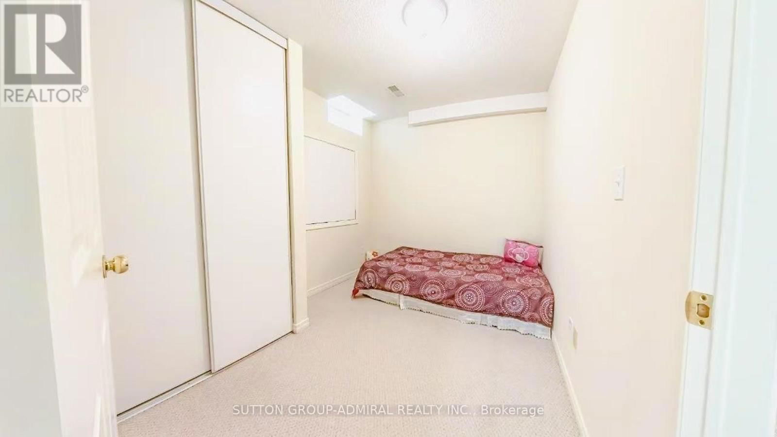 98 HOLLY DRIVE Image 39