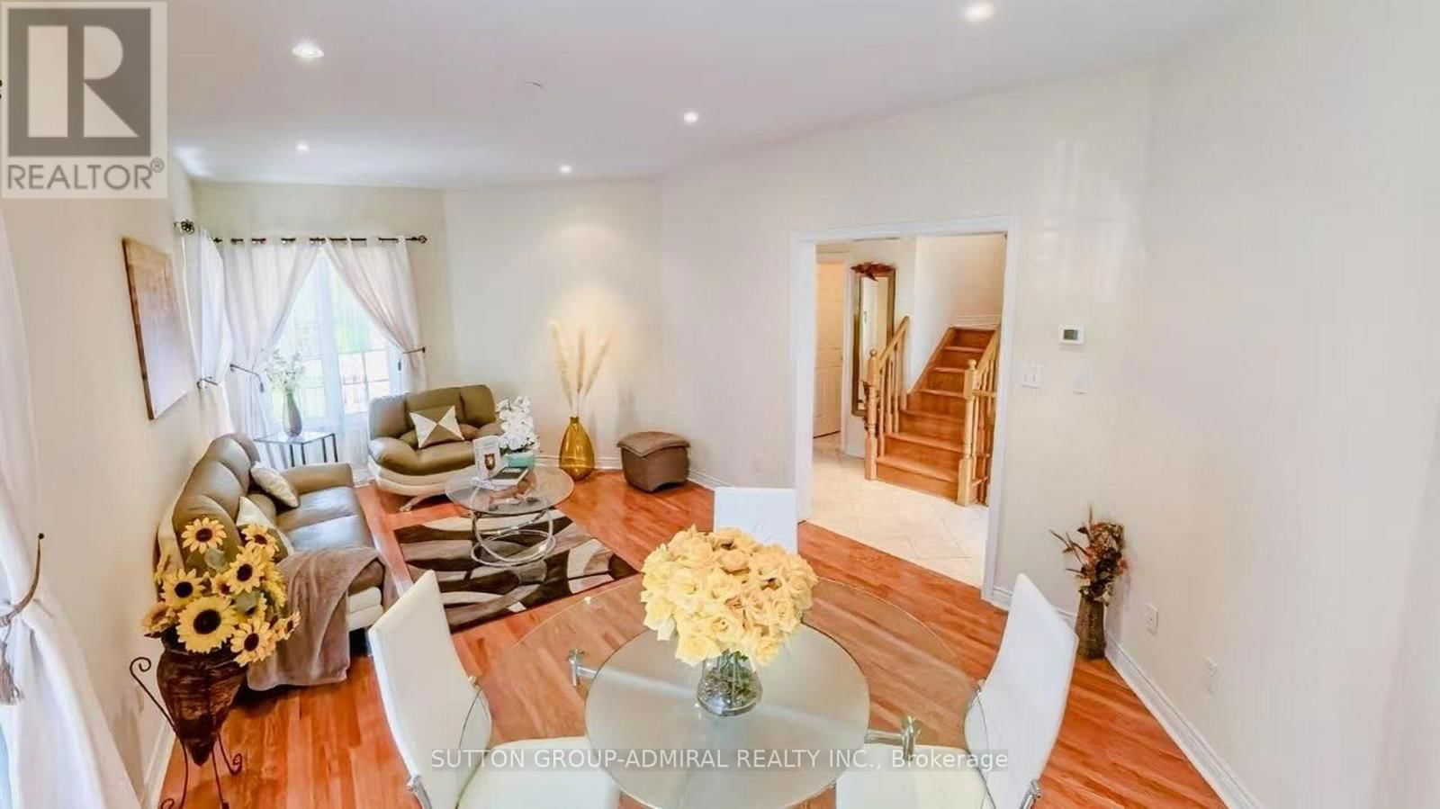 98 HOLLY DRIVE Image 9