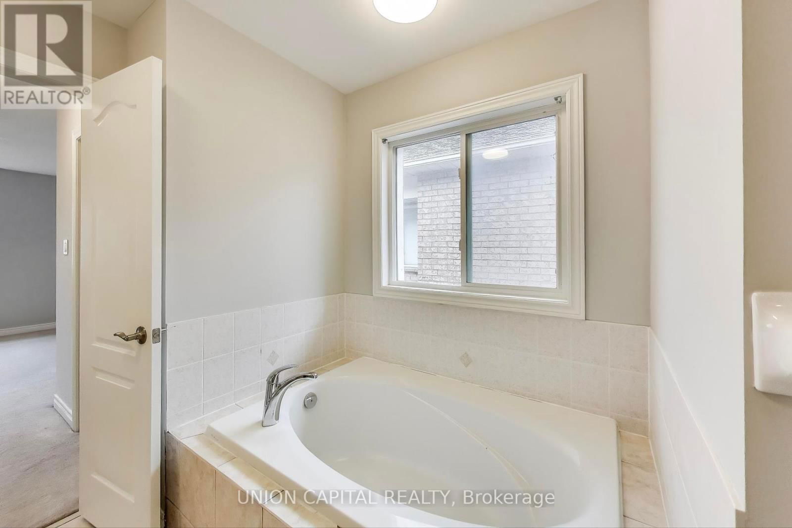 5 ROBINS NEST DRIVE Image 23