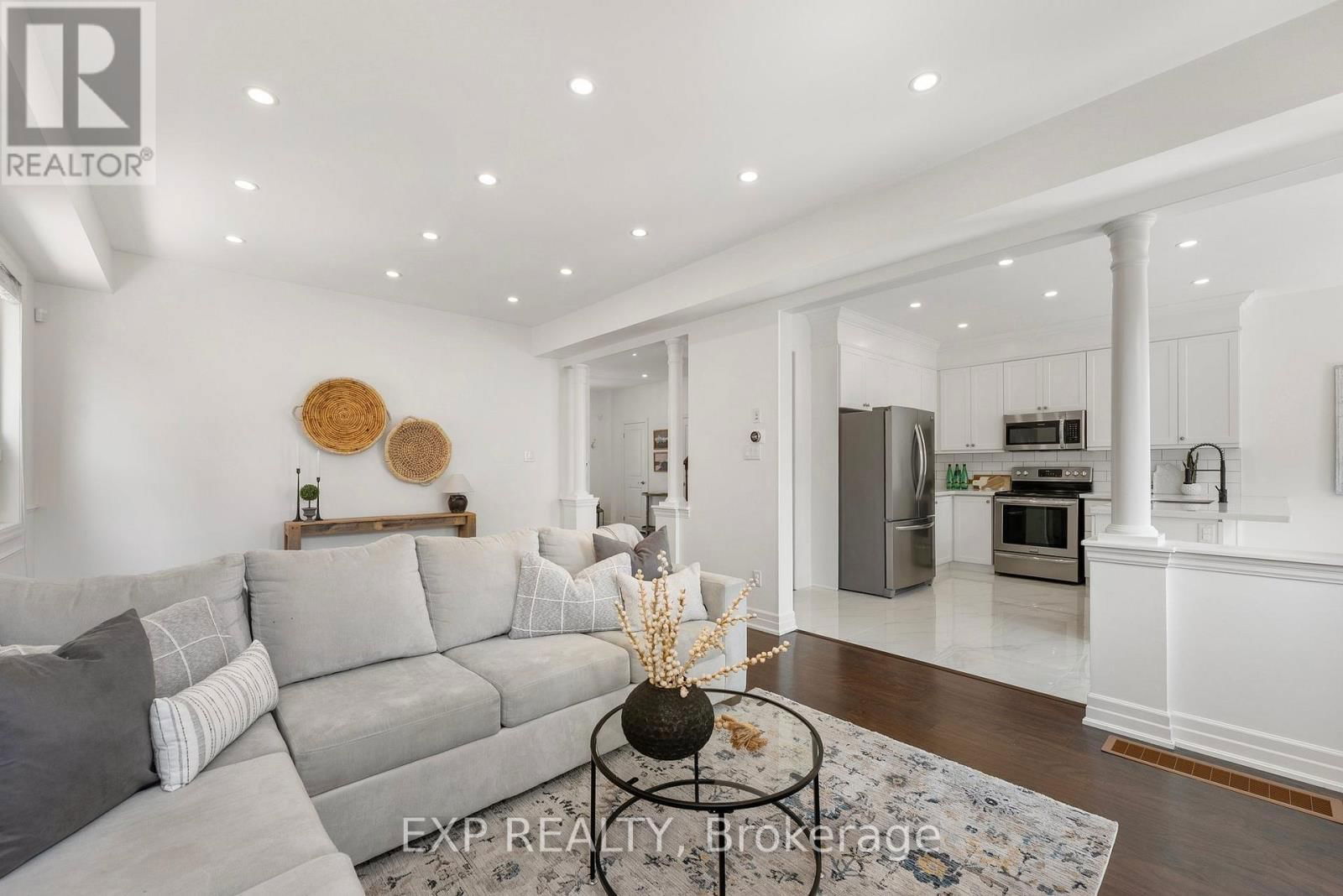 15 GREY WING AVENUE Image 10