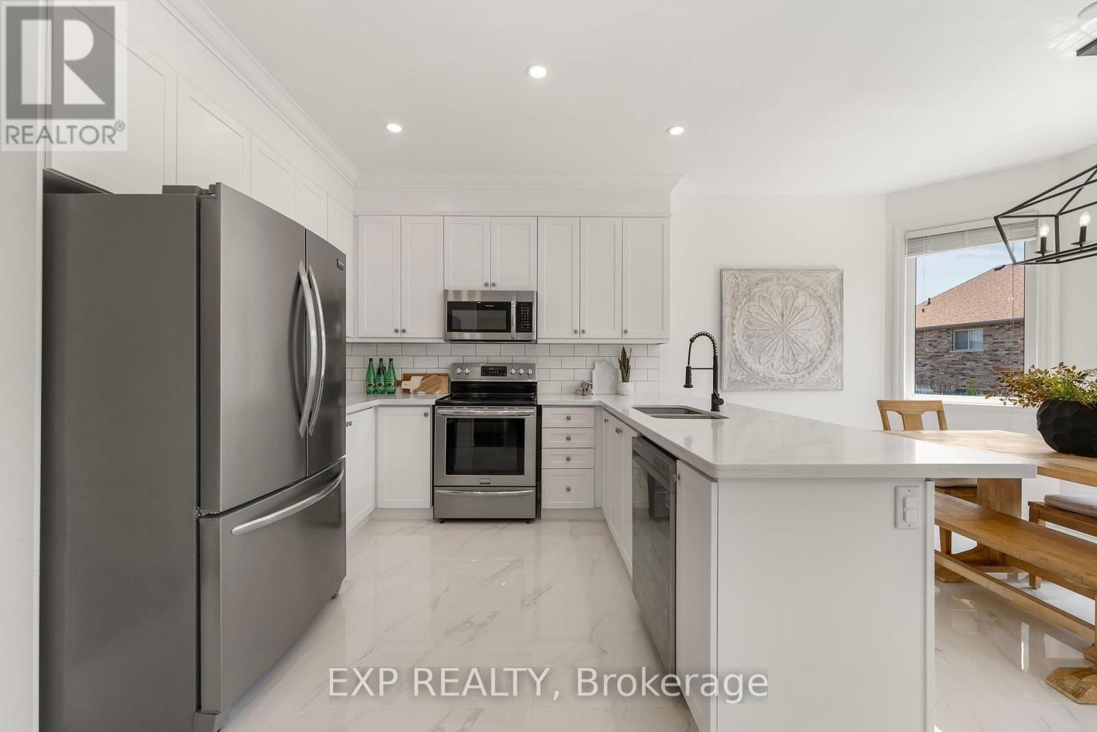 15 GREY WING AVENUE Image 12