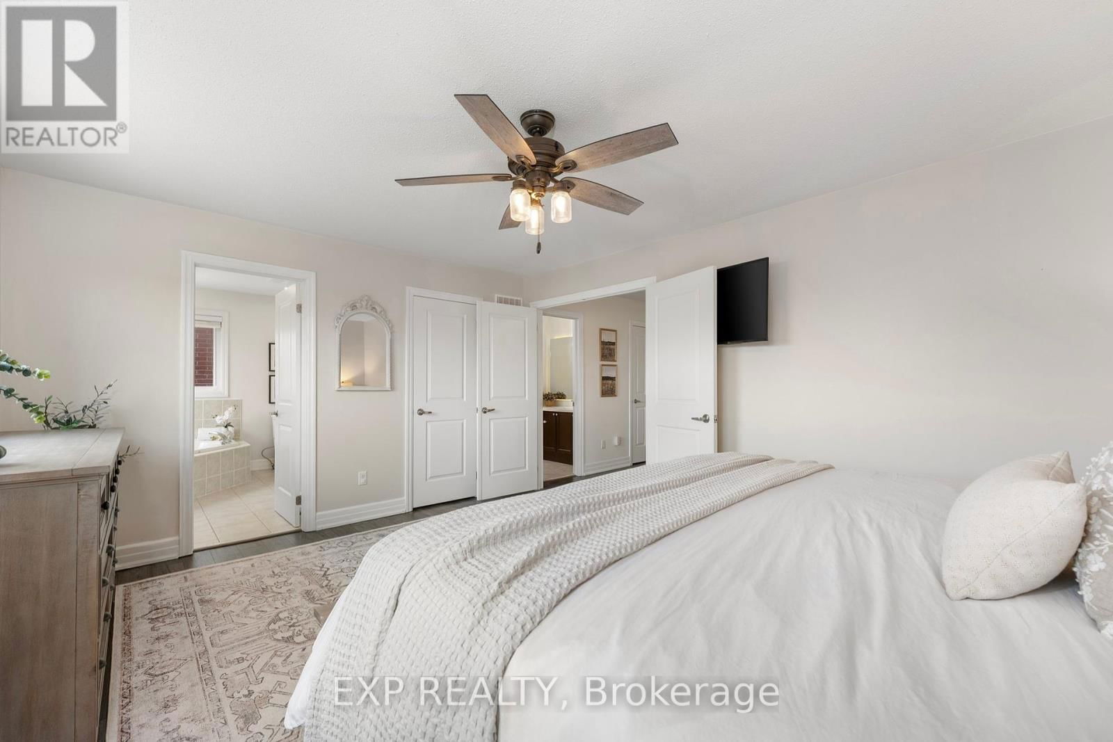 15 GREY WING AVENUE Image 19