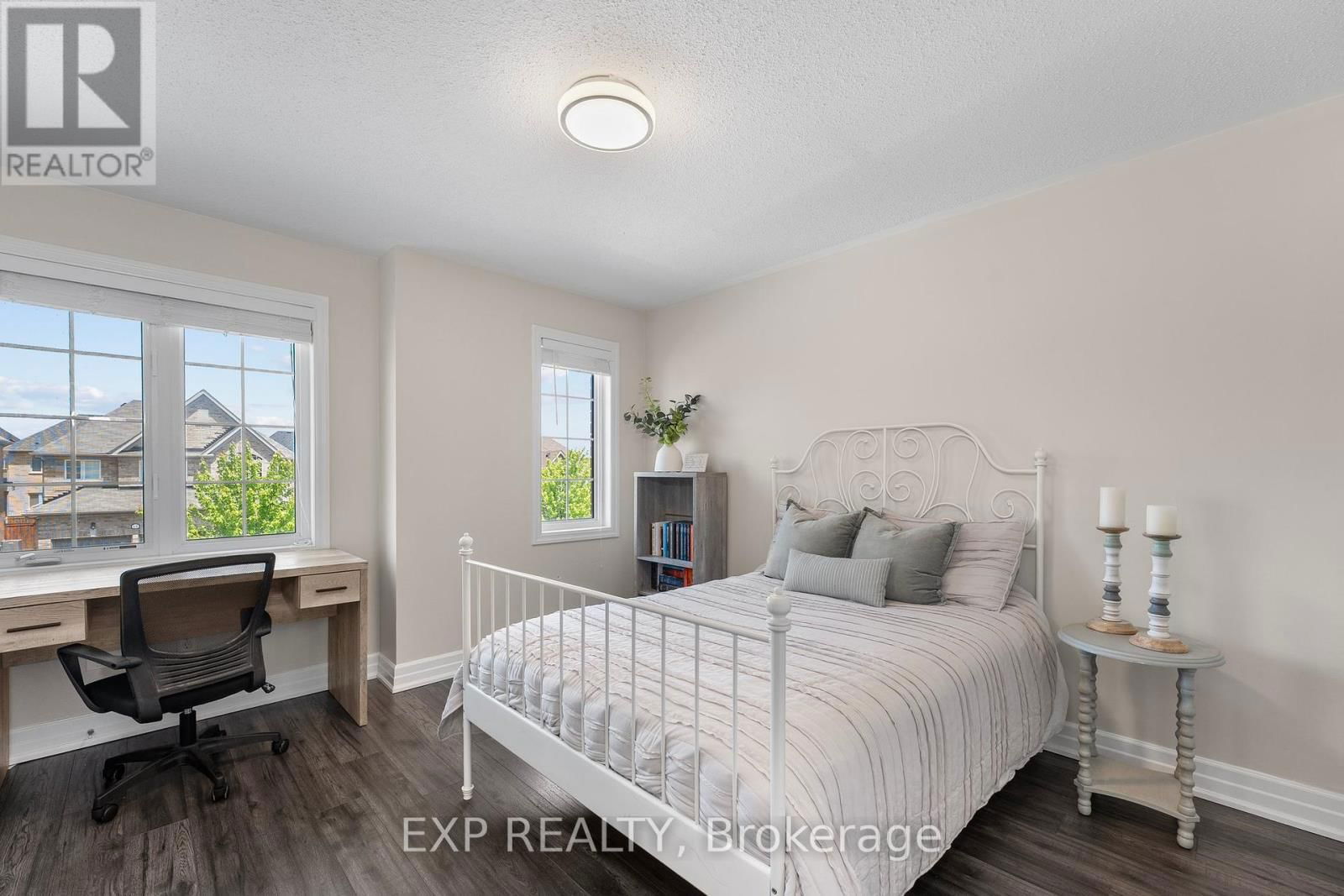 15 GREY WING AVENUE Image 22