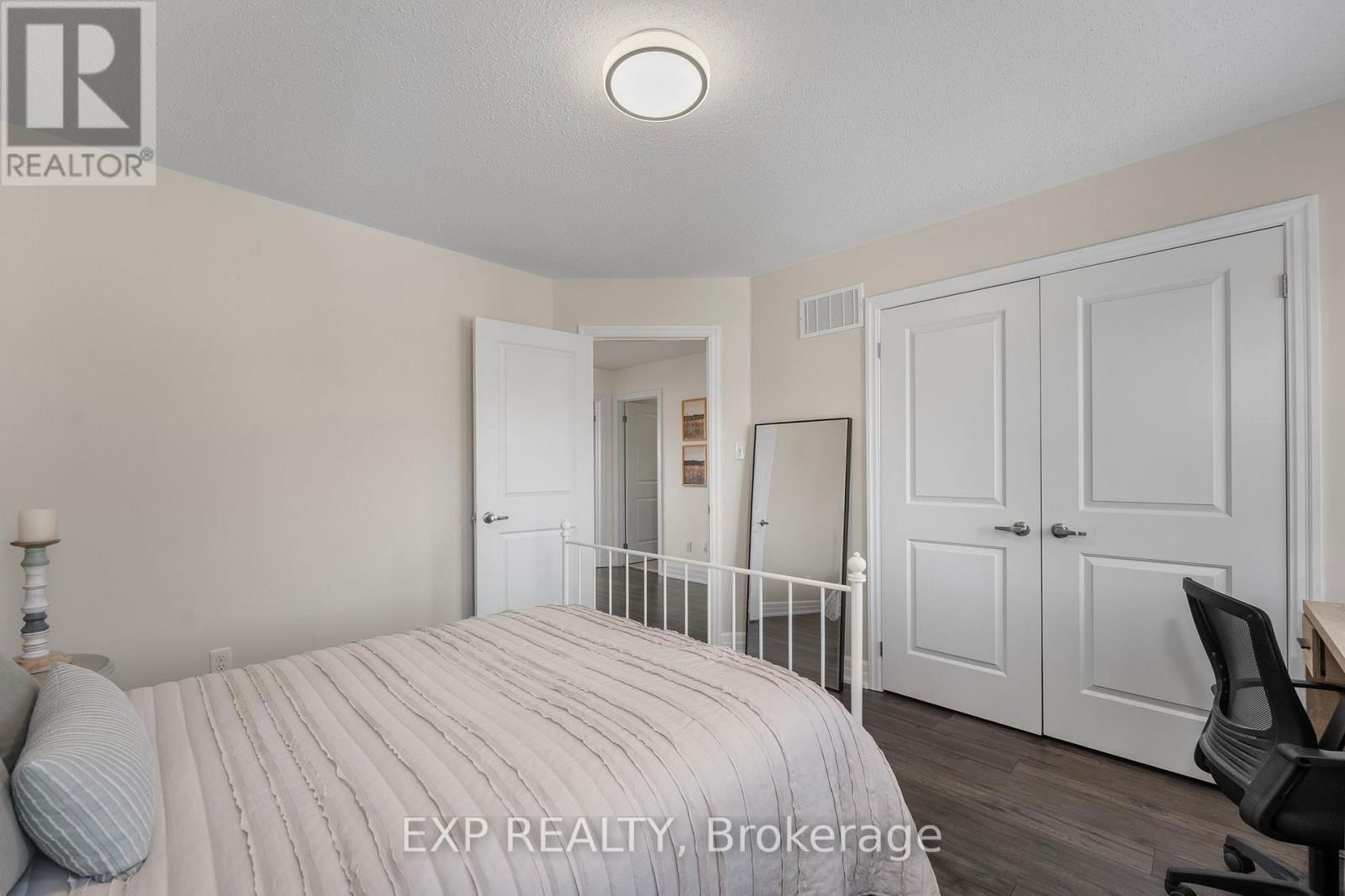15 GREY WING AVENUE Image 23