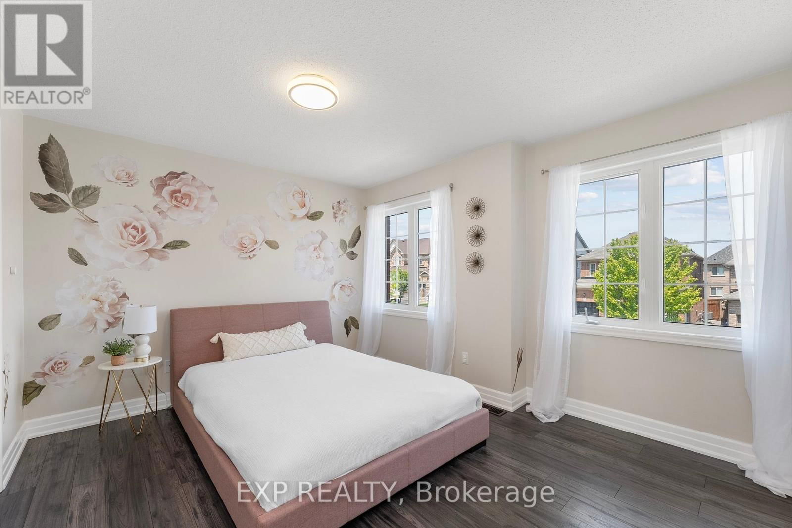 15 GREY WING AVENUE Image 24