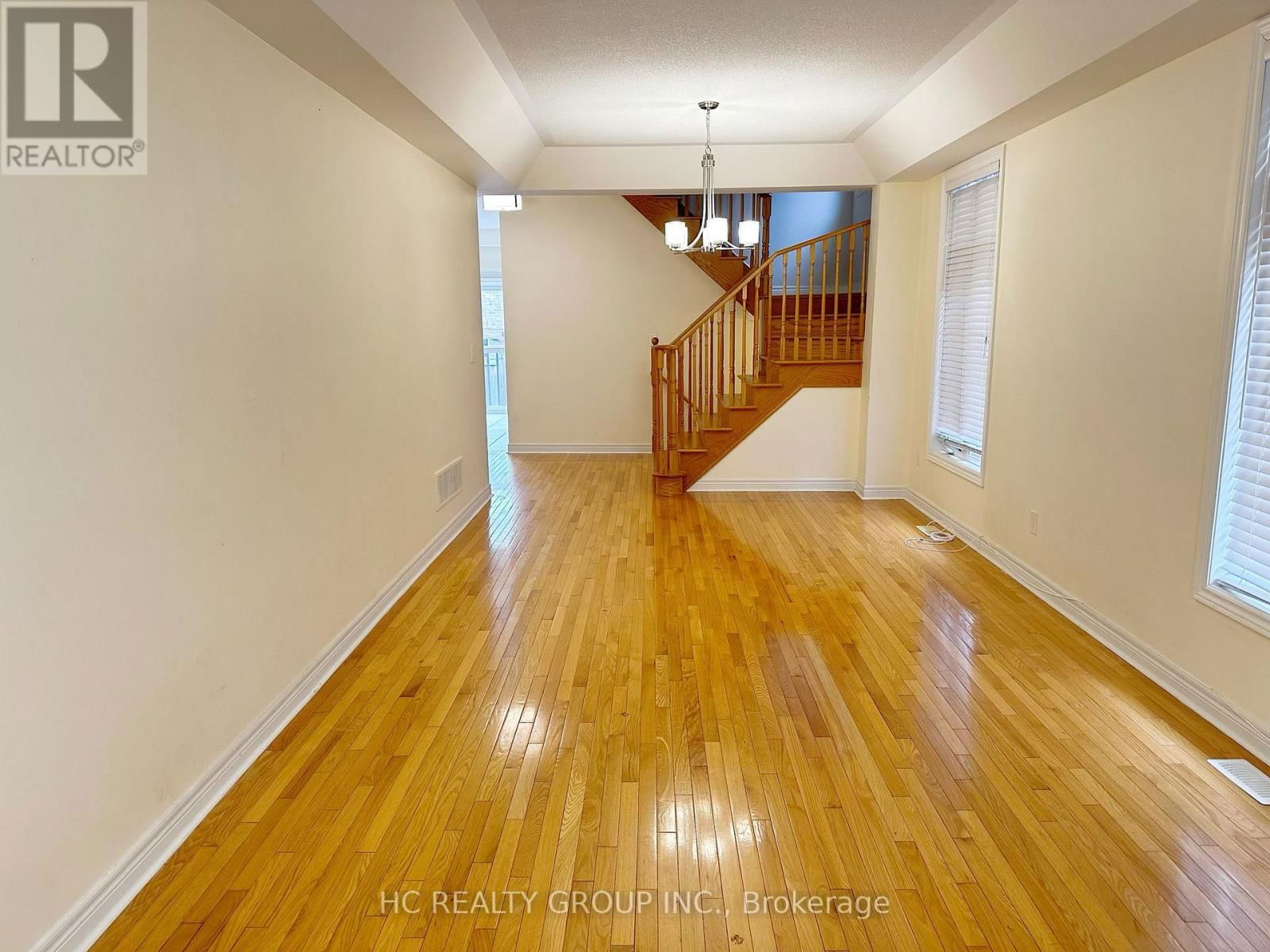 102 TIMNA CRESCENT Image 3