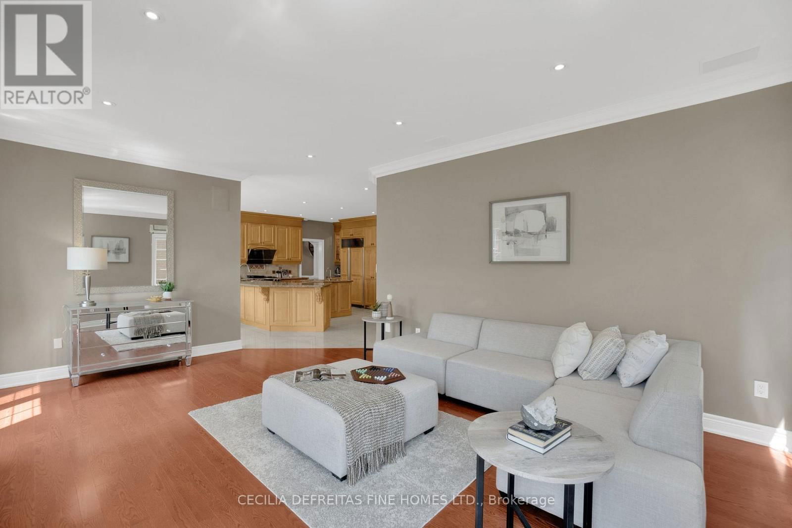 173 POLO CRESCENT Image 14
