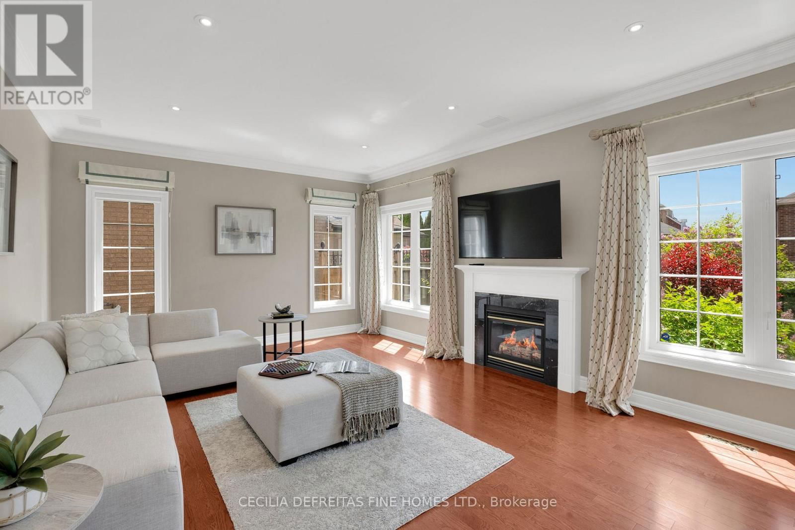 173 POLO CRESCENT Image 15