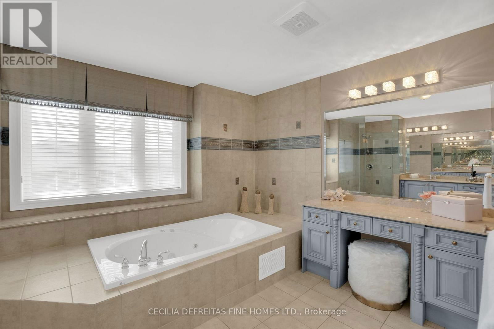 173 POLO CRESCENT Image 25