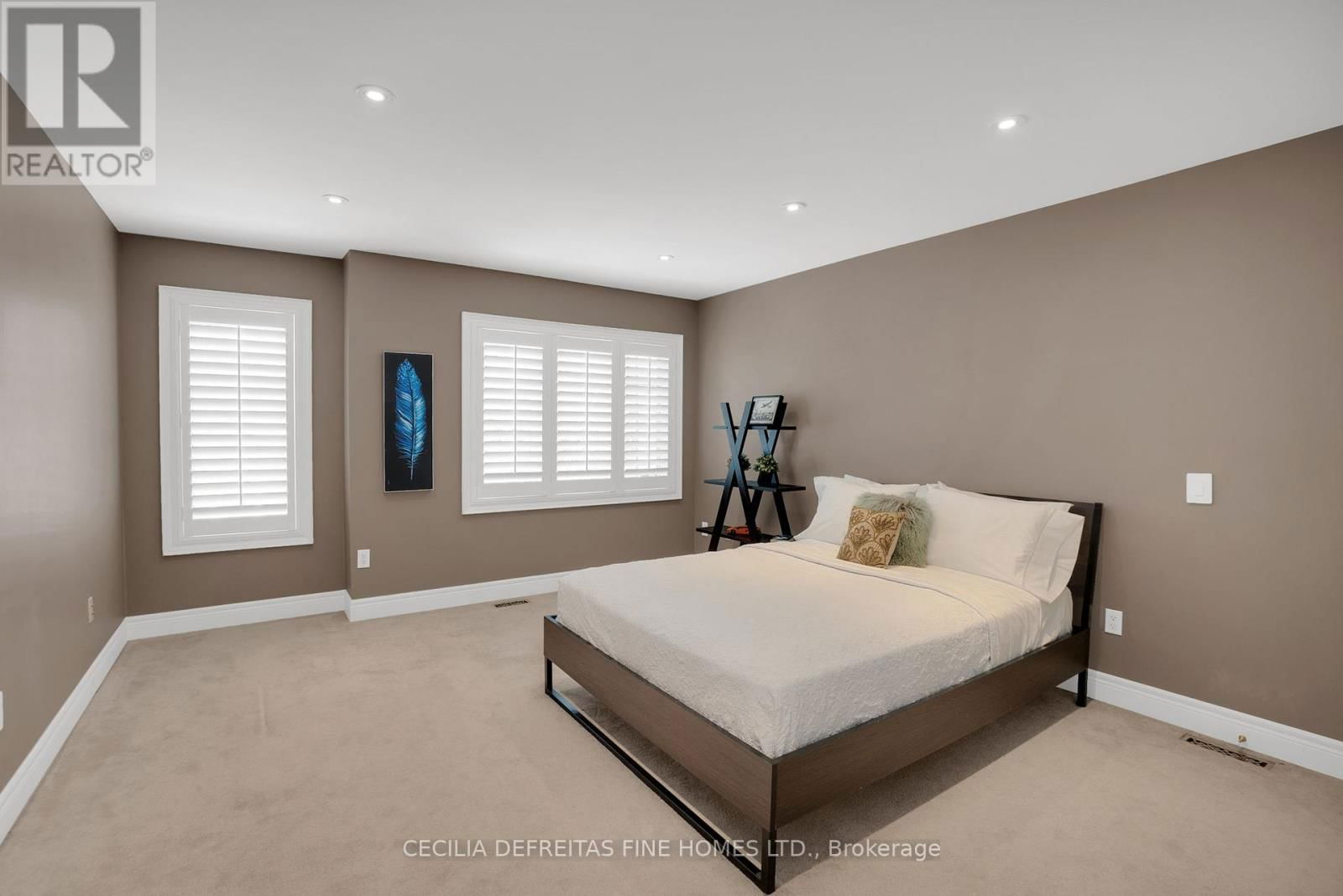 173 POLO CRESCENT Image 27