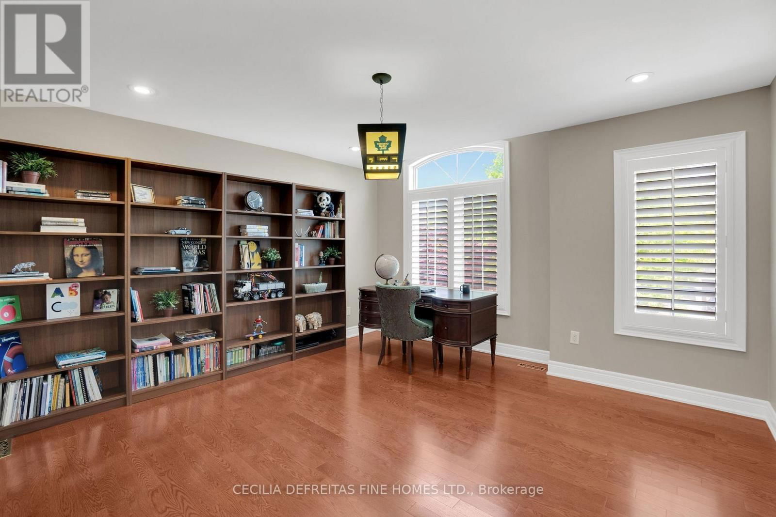 173 POLO CRESCENT Image 32