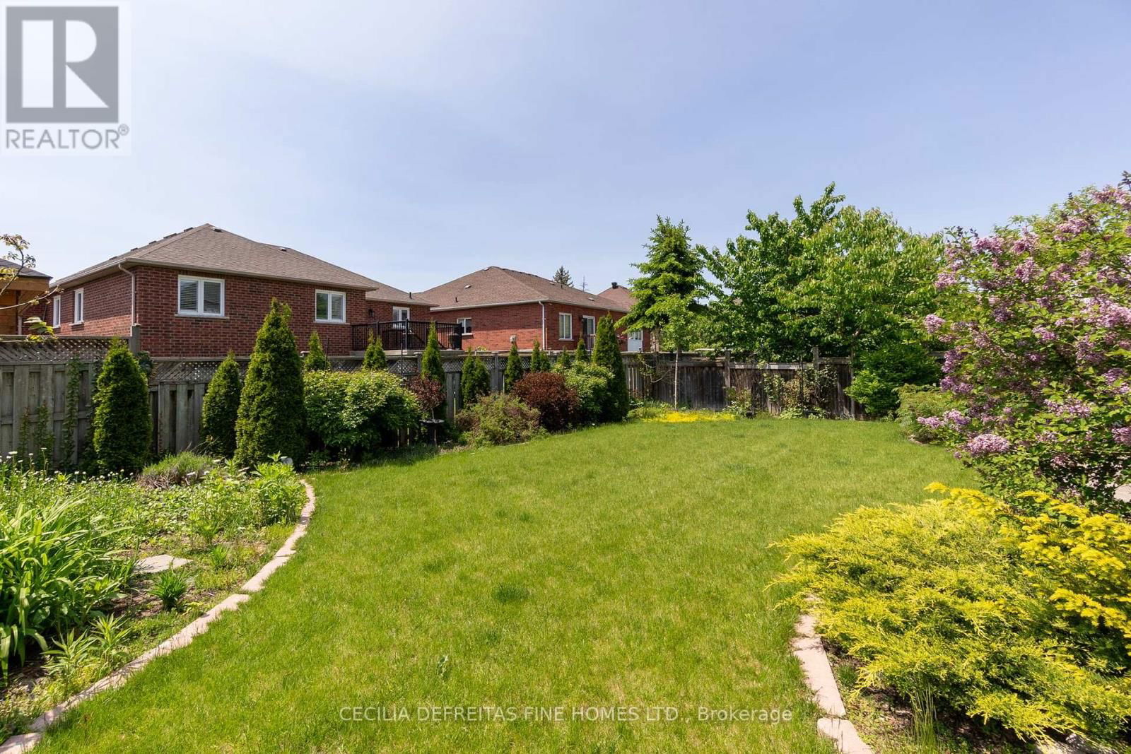 173 POLO CRESCENT Image 36