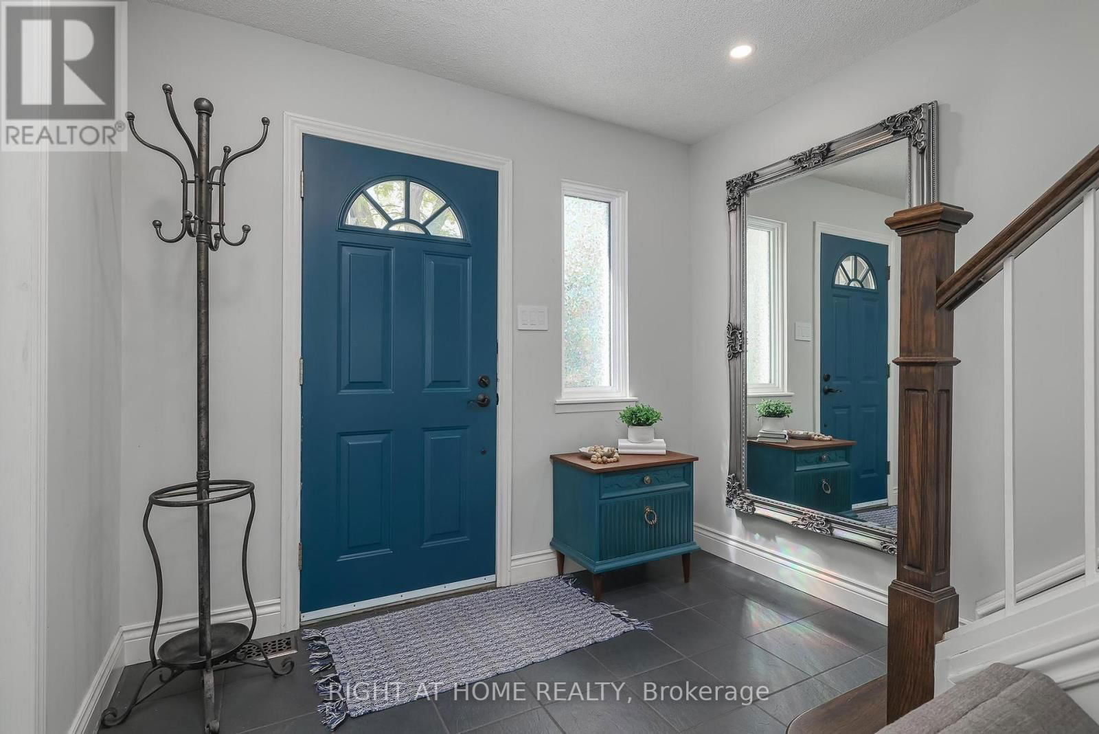 48 PORTERFIELD CRESCENT Image 2