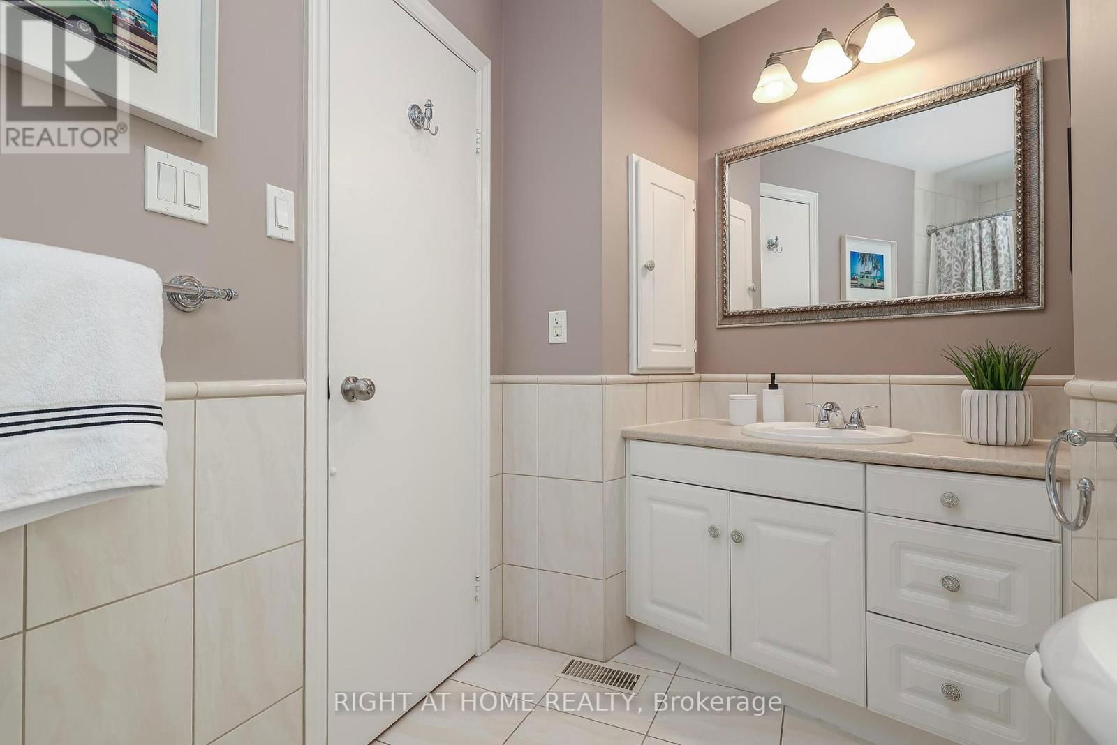 48 PORTERFIELD CRESCENT Image 23