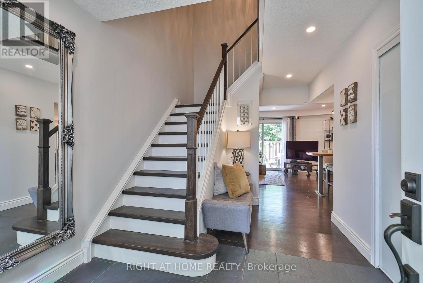 48 PORTERFIELD CRESCENT Image 3