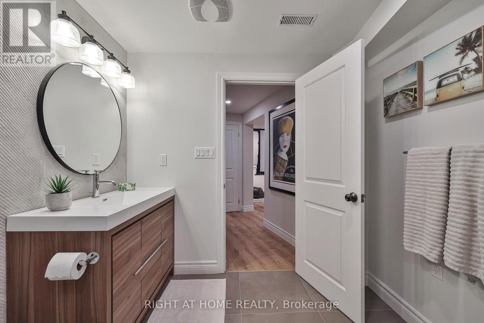 48 PORTERFIELD CRESCENT Image 38