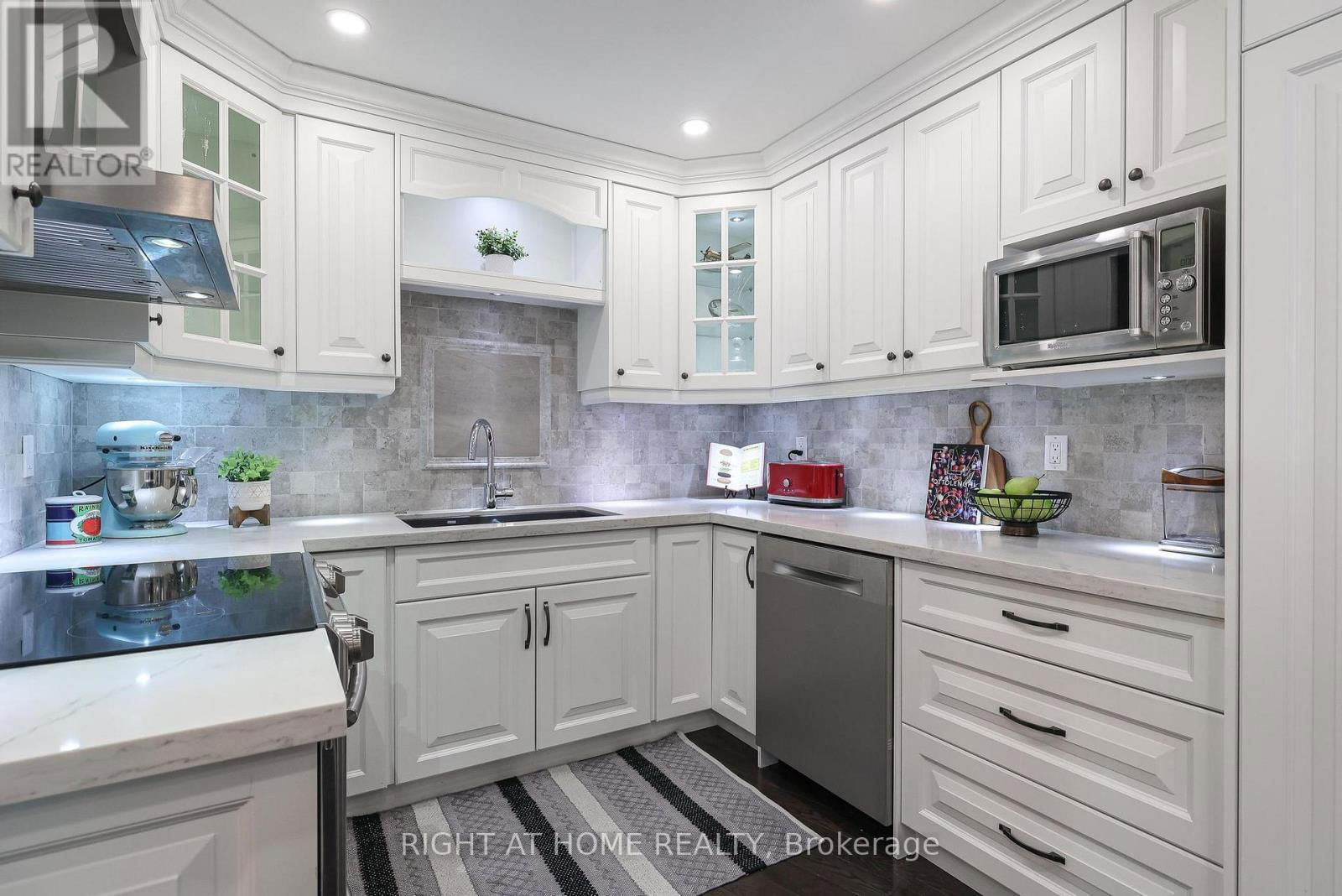 48 PORTERFIELD CRESCENT Image 7