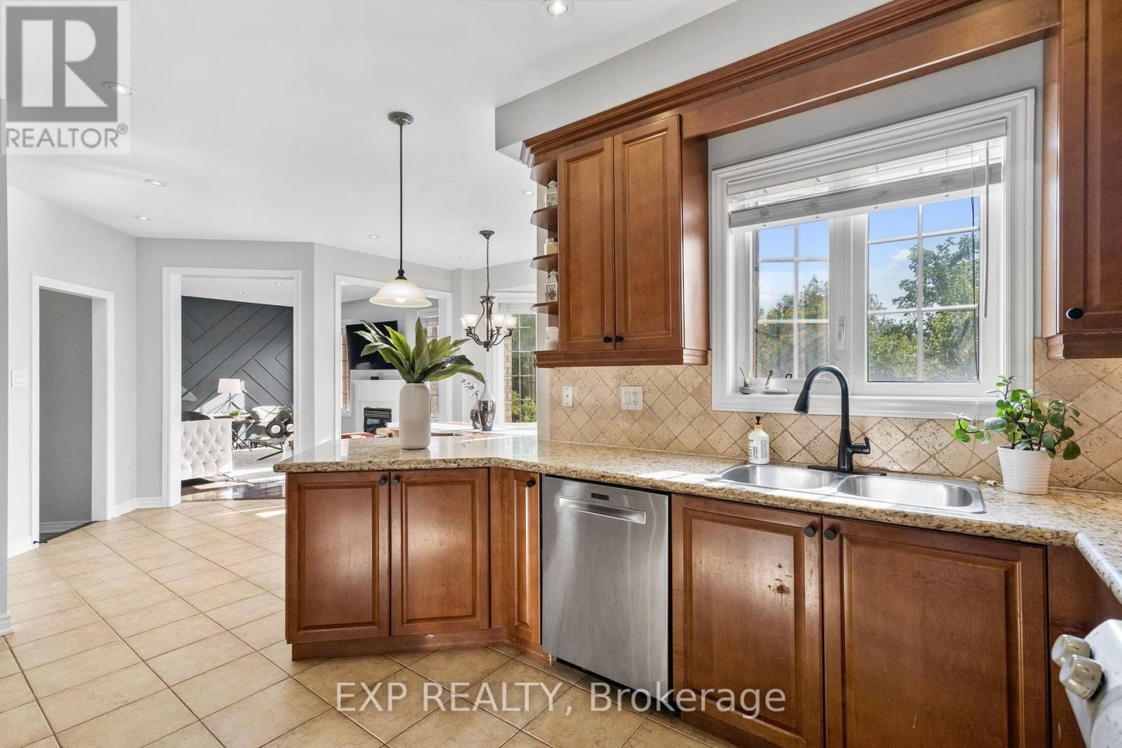 59 SMOOTHWATER TERRACE Image 12
