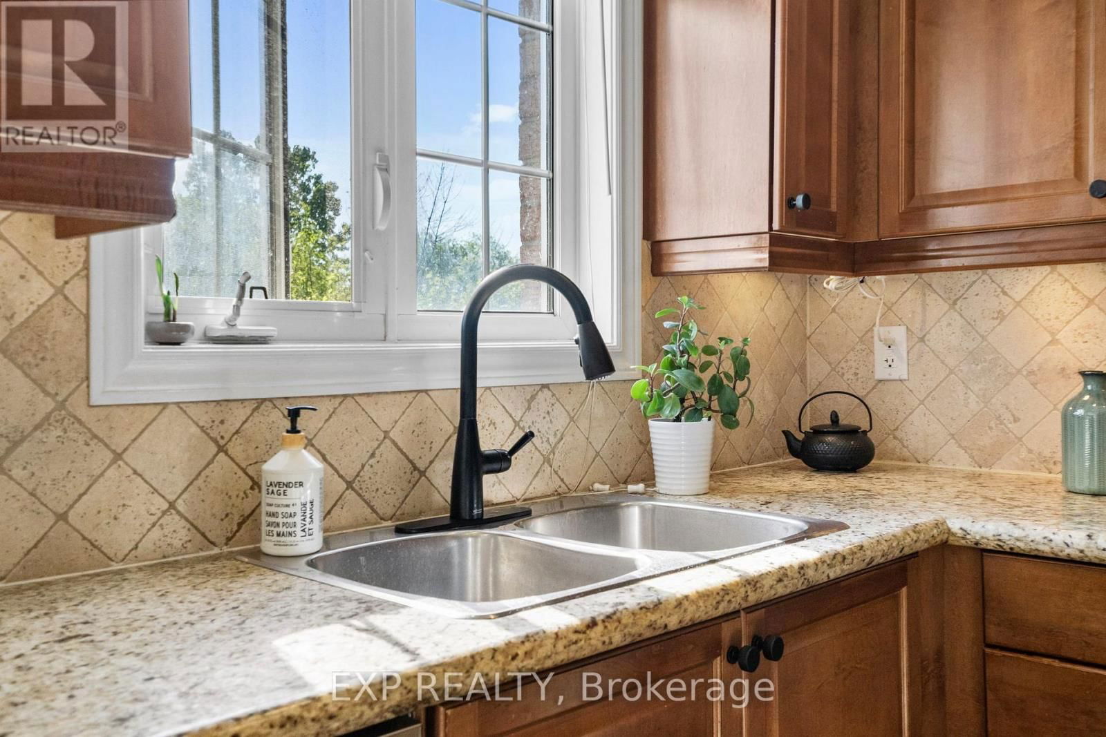 59 SMOOTHWATER TERRACE Image 13
