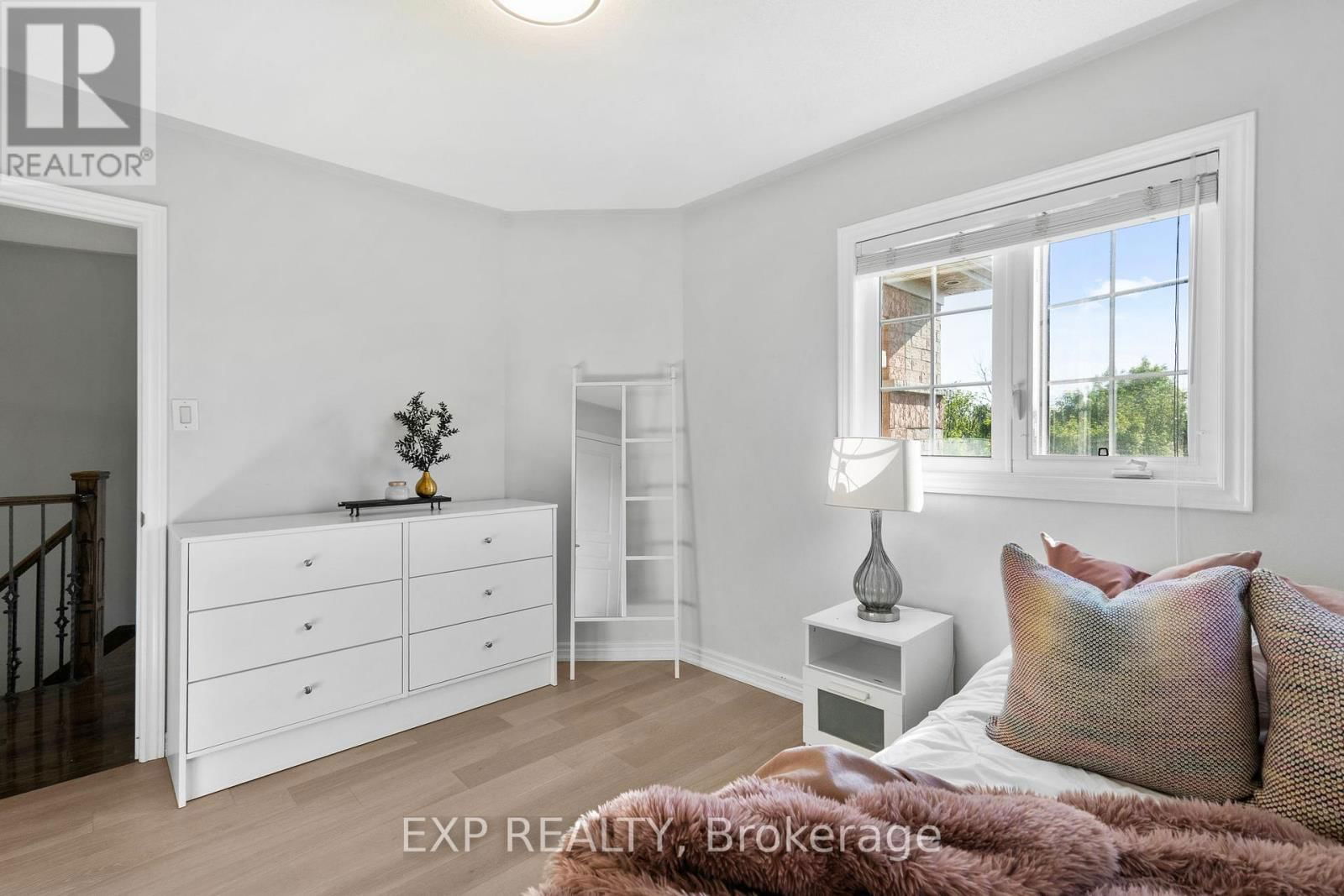 59 SMOOTHWATER TERRACE Image 21