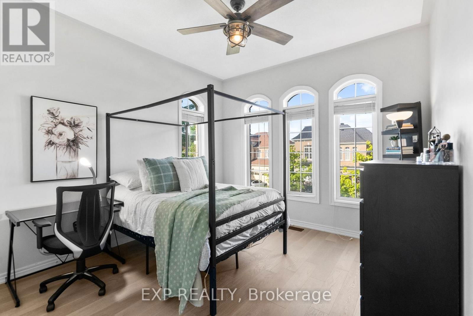 59 SMOOTHWATER TERRACE Image 22