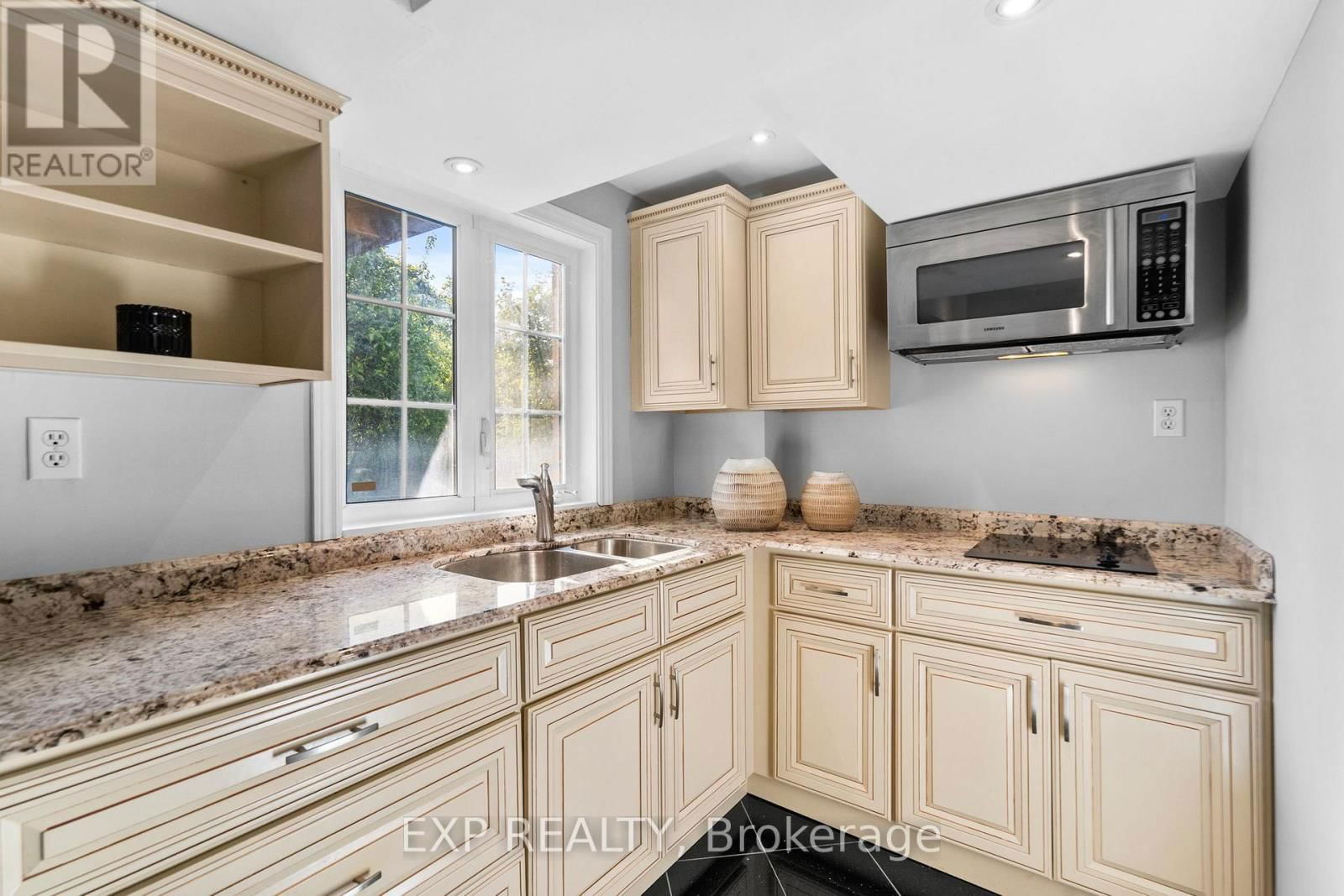 59 SMOOTHWATER TERRACE Image 33