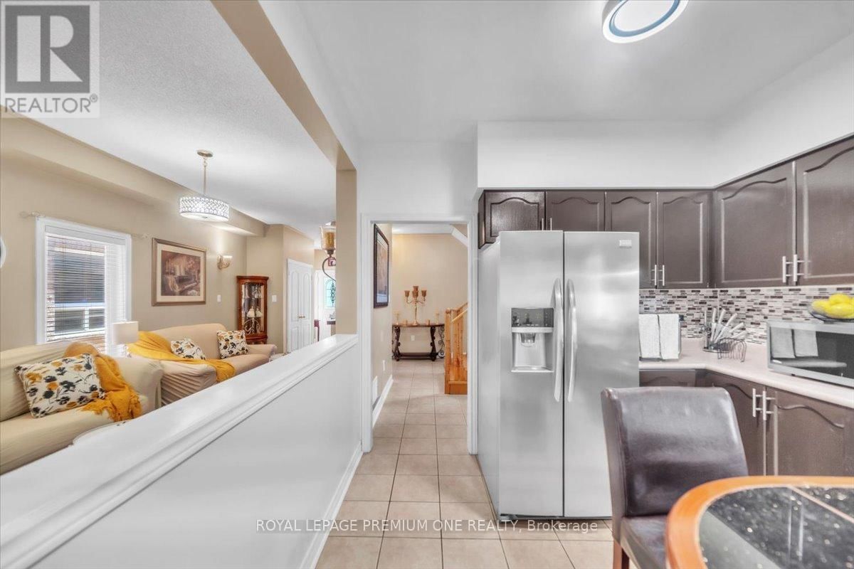 97 BLACKTHORN DRIVE Image 8
