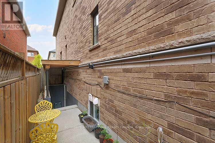 86 ALEXIE WAY Image 43