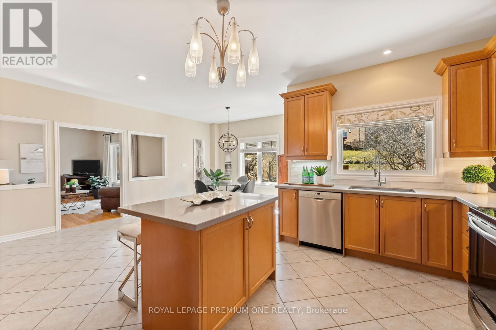 180 VAUGHAN MILLS ROAD Image 14