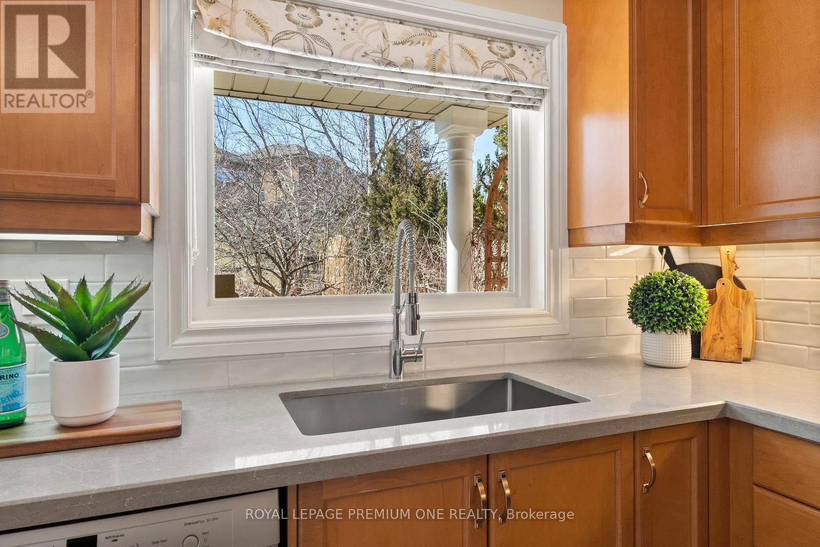 180 VAUGHAN MILLS ROAD Image 16