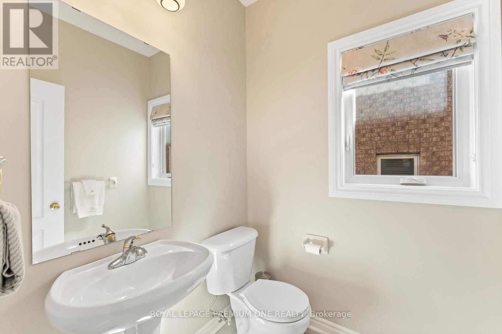 180 VAUGHAN MILLS ROAD Image 26
