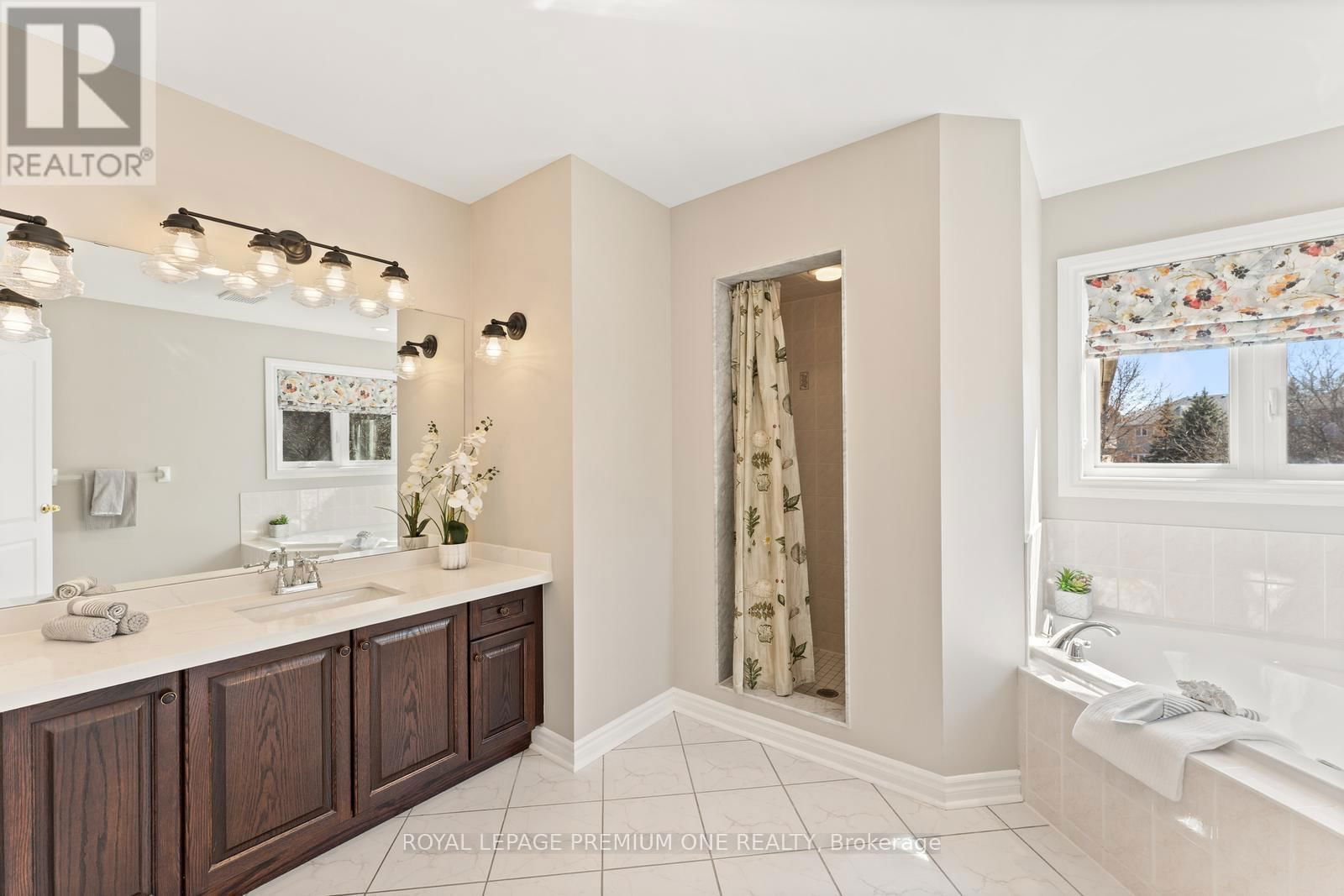 180 VAUGHAN MILLS ROAD Image 29