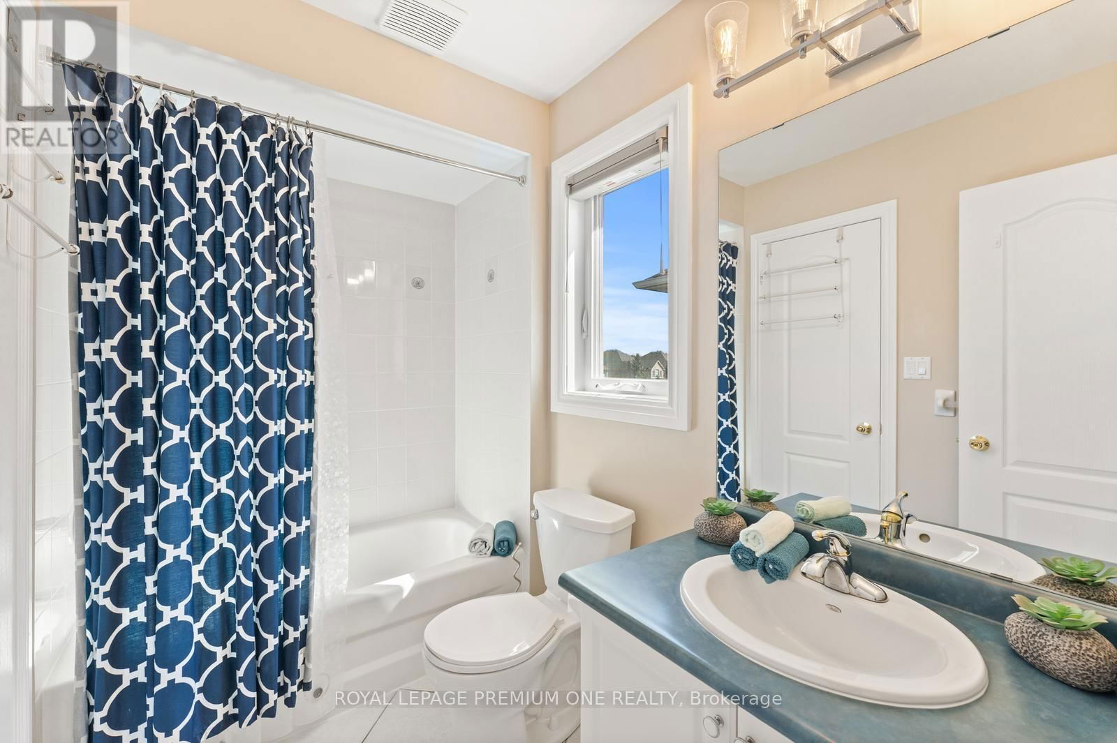 180 VAUGHAN MILLS ROAD Image 36