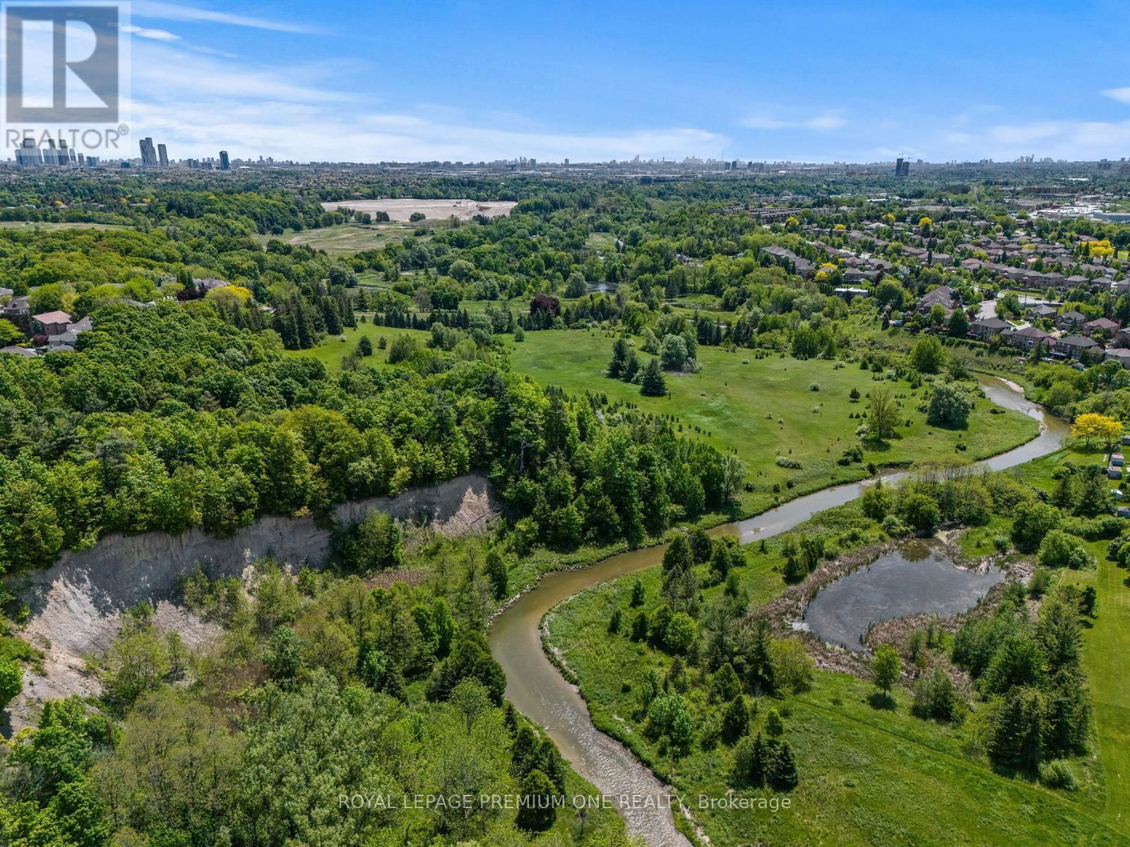 180 VAUGHAN MILLS ROAD Image 48