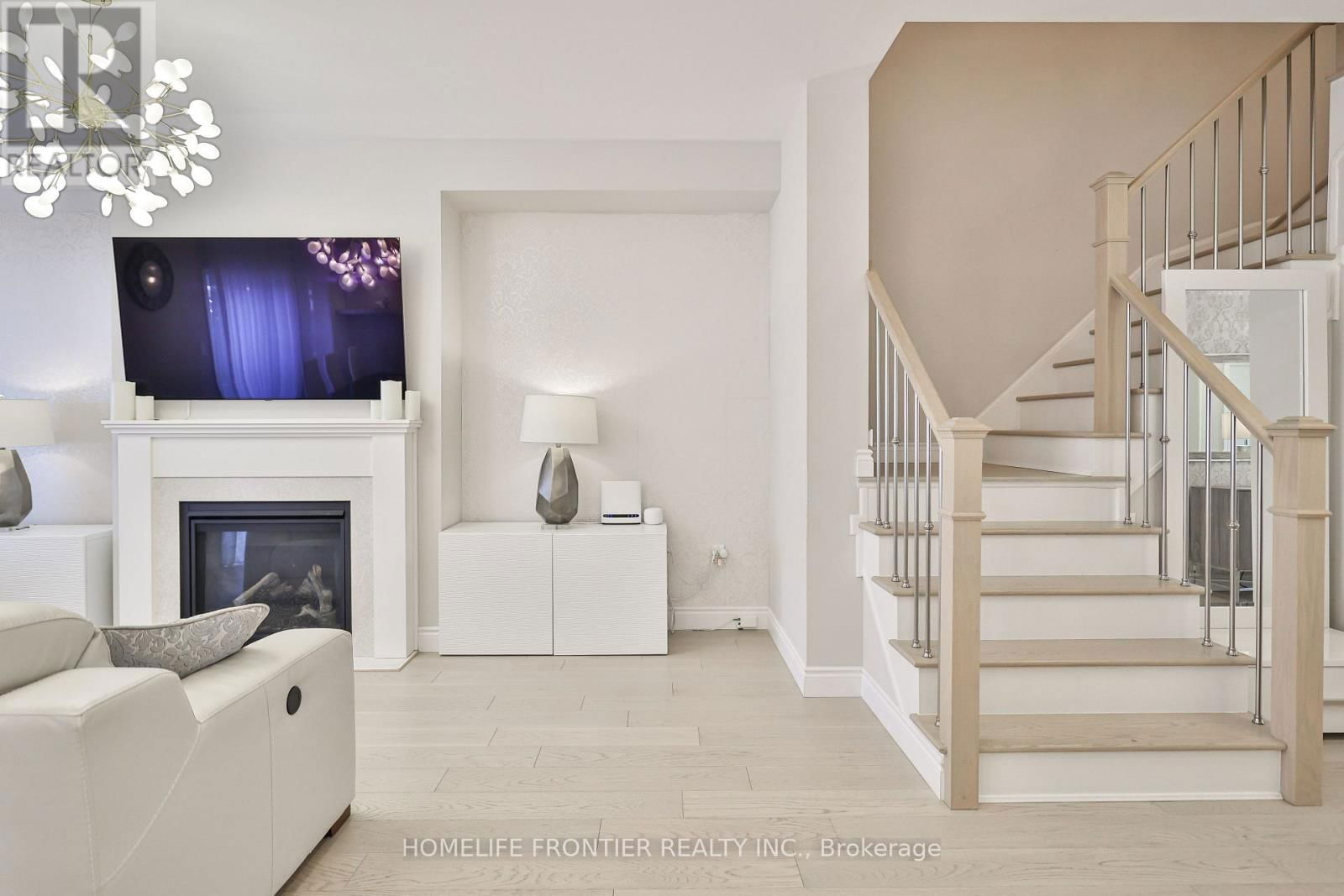14 CHARMUSE LANE Image 10