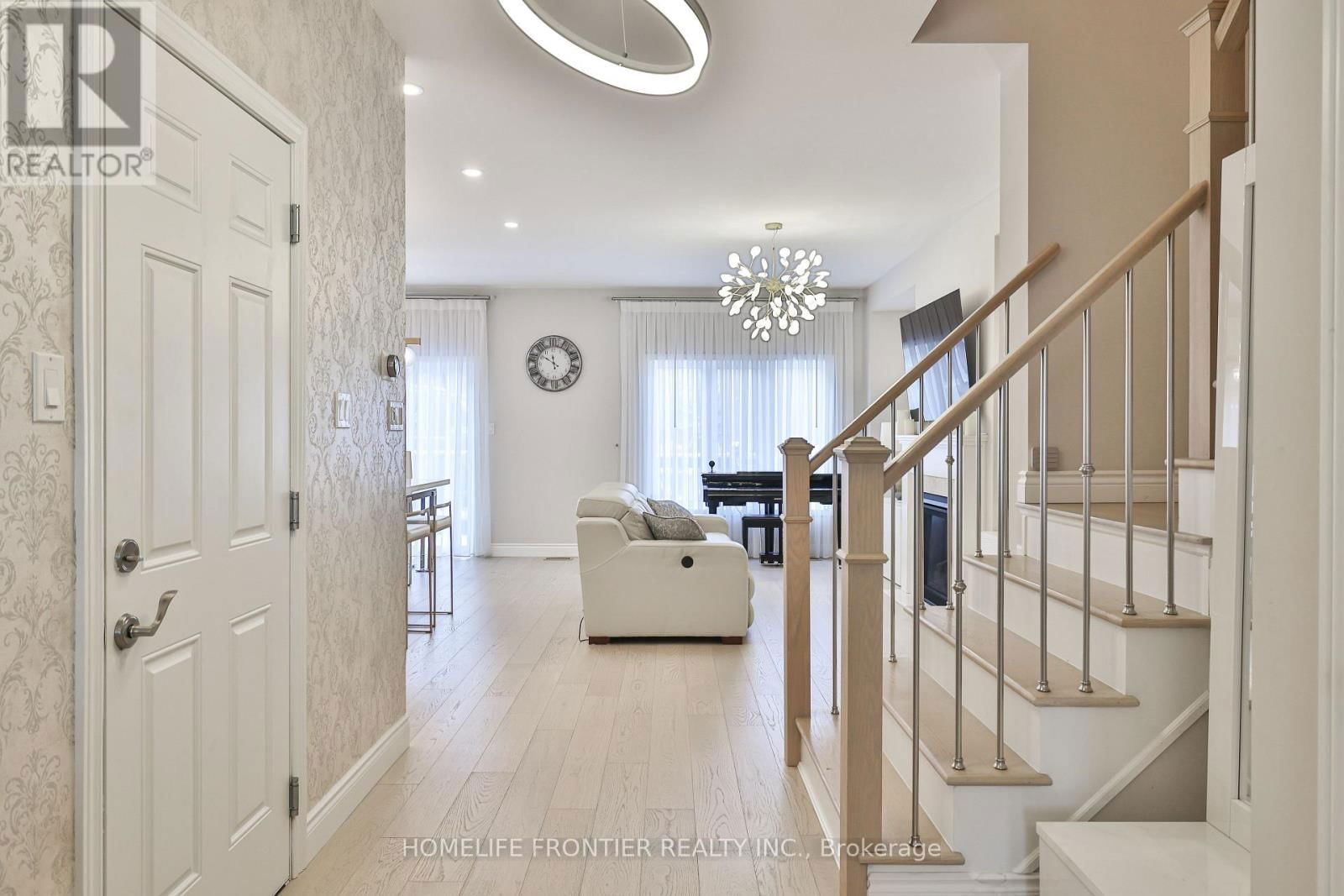 14 CHARMUSE LANE Image 6