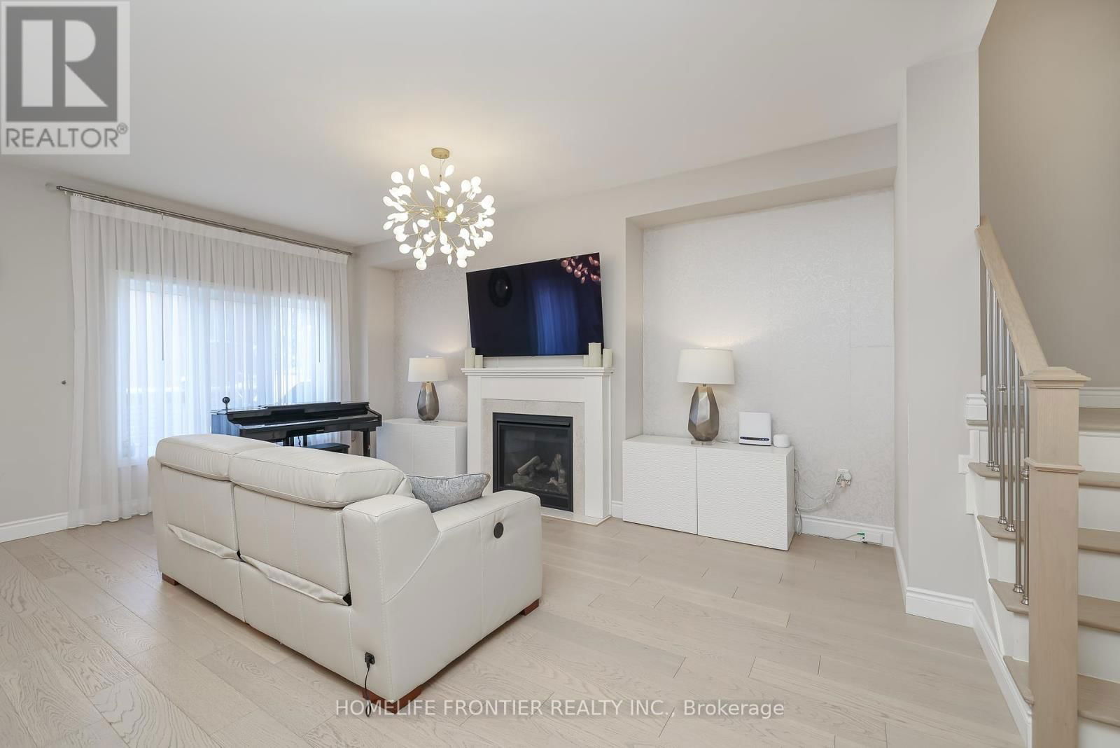 14 CHARMUSE LANE Image 8