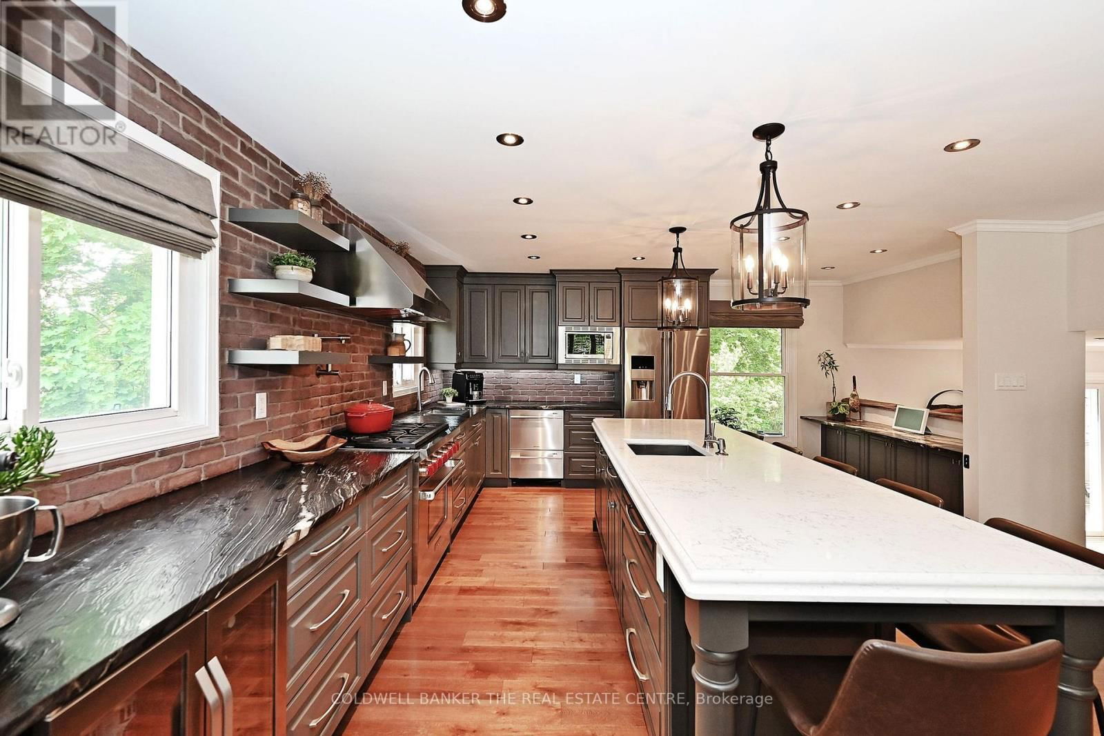 15 EARLS COURT Image 12