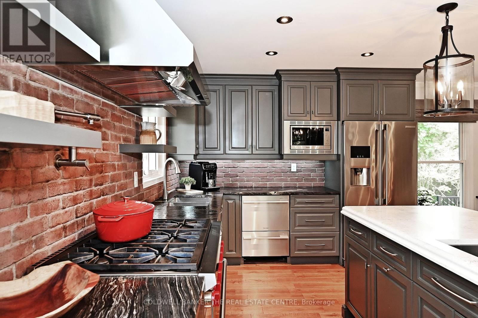 15 EARLS COURT Image 13