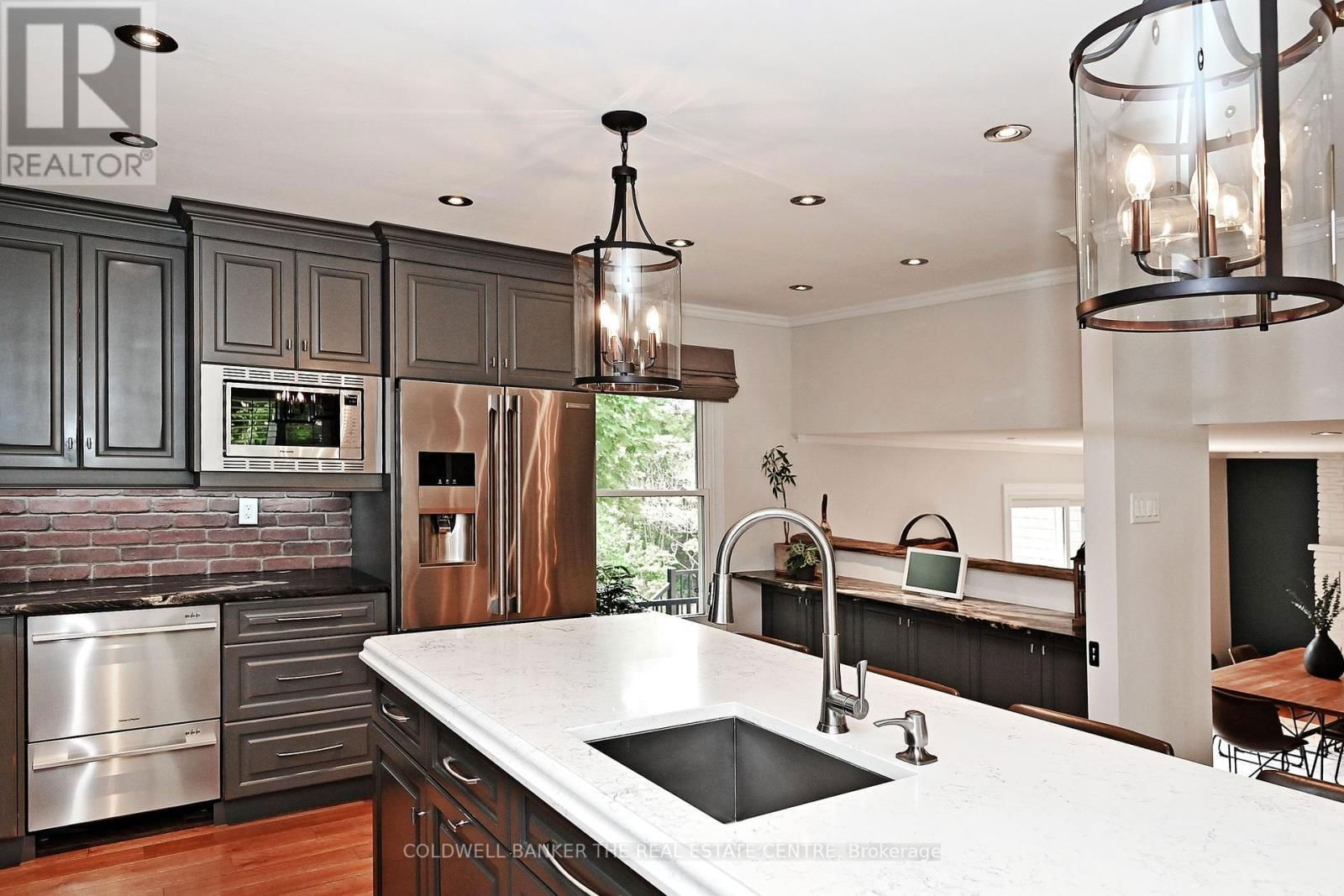 15 EARLS COURT Image 14