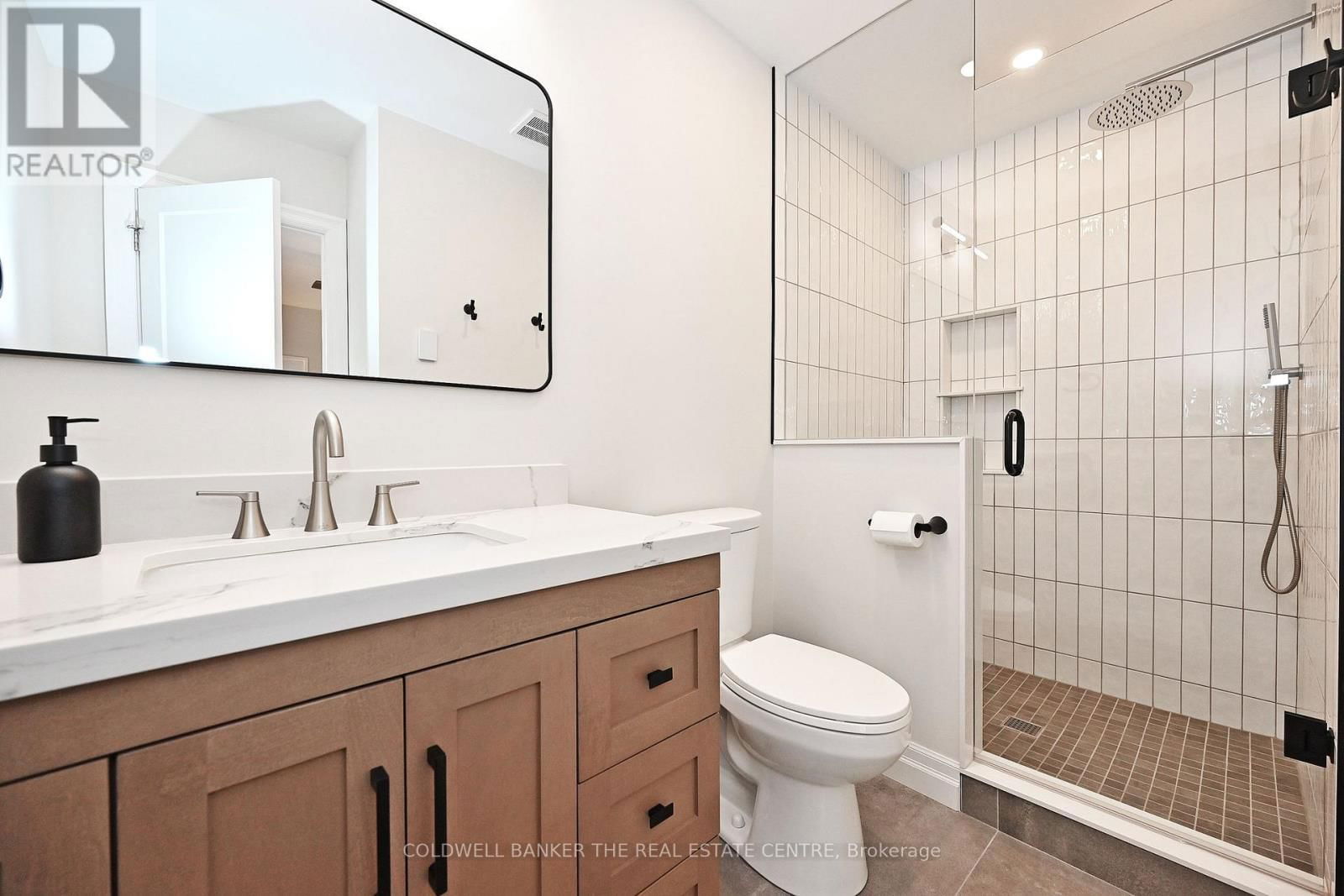 15 EARLS COURT Image 23